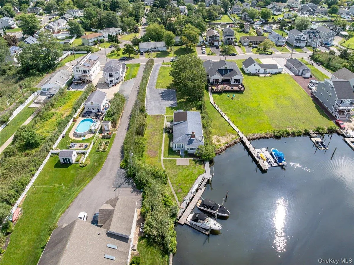 46 Riverdale Avenue, Oyster Bay, NY, 4 Bedrooms Bedrooms, 7 Rooms Rooms,2 BathroomsBathrooms,Residential,For Rent,Riverdale,0,1040763 46 Riverdale Avenue, Oyster Bay, NY, 4 Bedrooms Bedrooms, 7 Rooms Rooms,2 BathroomsBathrooms,Residential,For Rent,Riverdale,0,1040763