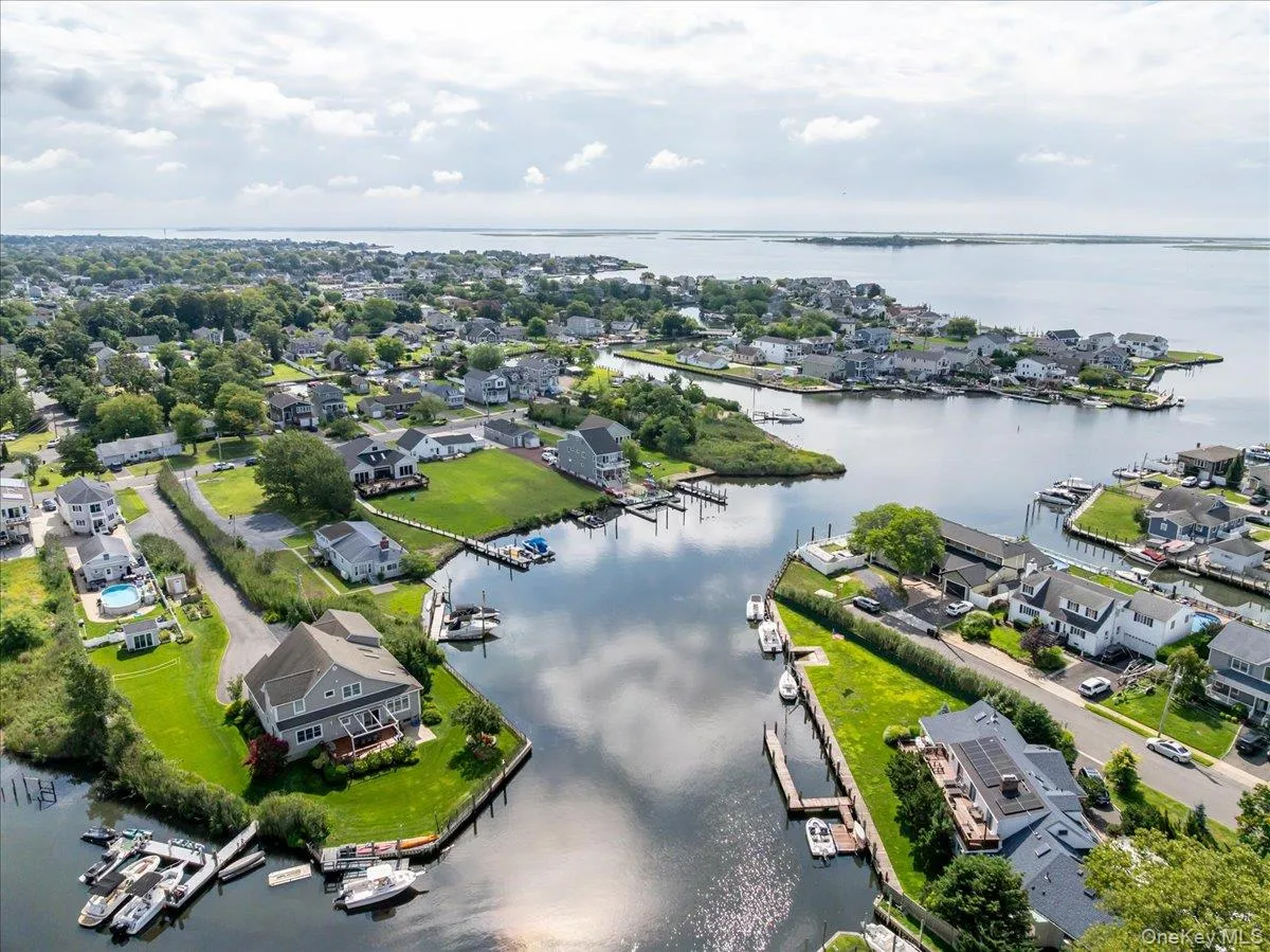 46 Riverdale Avenue, Oyster Bay, NY, 4 Bedrooms Bedrooms, 7 Rooms Rooms,2 BathroomsBathrooms,Residential,For Rent,Riverdale,0,1040763 46 Riverdale Avenue, Oyster Bay, NY, 4 Bedrooms Bedrooms, 7 Rooms Rooms,2 BathroomsBathrooms,Residential,For Rent,Riverdale,0,1040763