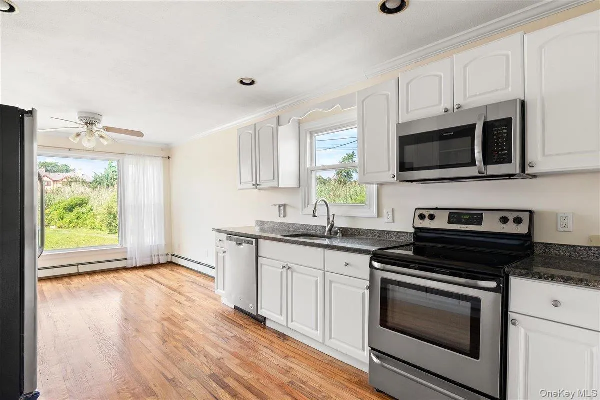46 Riverdale Avenue, Oyster Bay, NY, 4 Bedrooms Bedrooms, 7 Rooms Rooms,2 BathroomsBathrooms,Residential,For Rent,Riverdale,0,1040763 46 Riverdale Avenue, Oyster Bay, NY, 4 Bedrooms Bedrooms, 7 Rooms Rooms,2 BathroomsBathrooms,Residential,For Rent,Riverdale,0,1040763