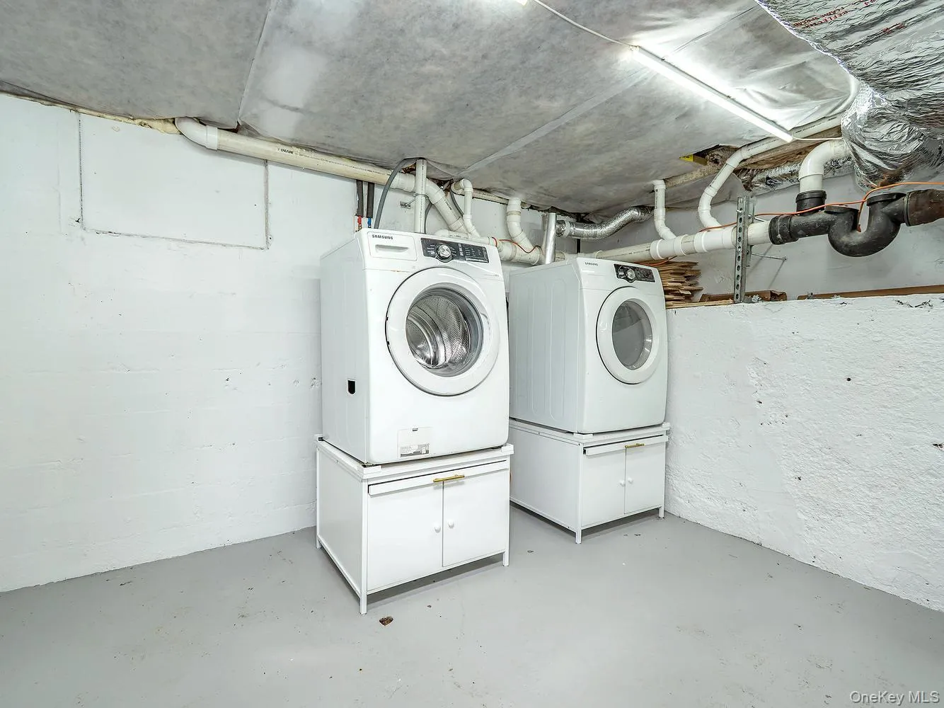 Full unfinished basement for laundry and storage. Full unfinished basement for laundry and storage.