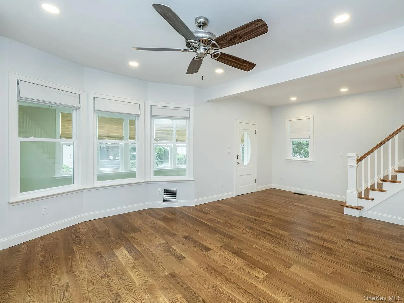 Spacious living room with beautiful bay windows Spacious living room with beautiful bay windows
