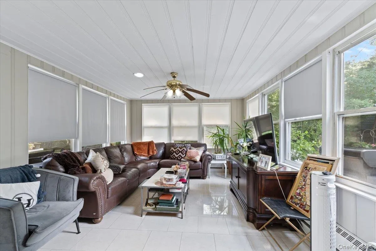 25 Bentley Road, North Hempstead, NY, 5 Bedrooms Bedrooms, 9 Rooms Rooms,2 BathroomsBathrooms,Residential,For Rent,Bentley,0,1040773 25 Bentley Road, North Hempstead, NY, 5 Bedrooms Bedrooms, 9 Rooms Rooms,2 BathroomsBathrooms,Residential,For Rent,Bentley,0,1040773