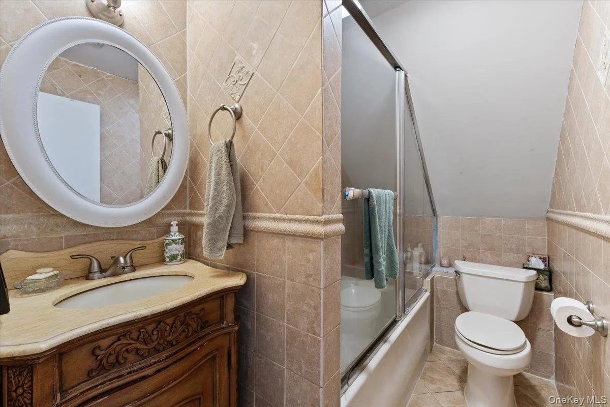 25 Bentley Road, North Hempstead, NY, 5 Bedrooms Bedrooms, 9 Rooms Rooms,2 BathroomsBathrooms,Residential,For Rent,Bentley,0,1040773 25 Bentley Road, North Hempstead, NY, 5 Bedrooms Bedrooms, 9 Rooms Rooms,2 BathroomsBathrooms,Residential,For Rent,Bentley,0,1040773