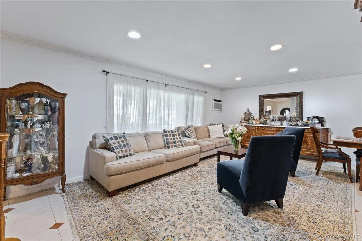 25 Bentley Road, North Hempstead, NY, 5 Bedrooms Bedrooms, 9 Rooms Rooms,2 BathroomsBathrooms,Residential,For Rent,Bentley,0,1040773 25 Bentley Road, North Hempstead, NY, 5 Bedrooms Bedrooms, 9 Rooms Rooms,2 BathroomsBathrooms,Residential,For Rent,Bentley,0,1040773