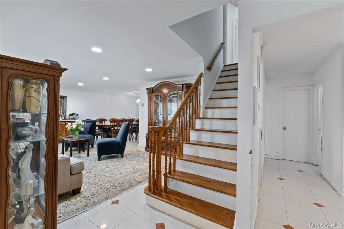 25 Bentley Road, North Hempstead, NY, 5 Bedrooms Bedrooms, 9 Rooms Rooms,2 BathroomsBathrooms,Residential,For Rent,Bentley,0,1040773 25 Bentley Road, North Hempstead, NY, 5 Bedrooms Bedrooms, 9 Rooms Rooms,2 BathroomsBathrooms,Residential,For Rent,Bentley,0,1040773