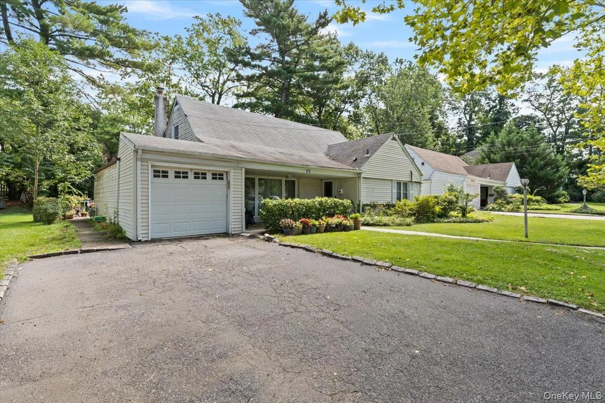 25 Bentley Road, North Hempstead, NY, 5 Bedrooms Bedrooms, 9 Rooms Rooms,2 BathroomsBathrooms,Residential,For Rent,Bentley,0,1040773 25 Bentley Road, North Hempstead, NY, 5 Bedrooms Bedrooms, 9 Rooms Rooms,2 BathroomsBathrooms,Residential,For Rent,Bentley,0,1040773
