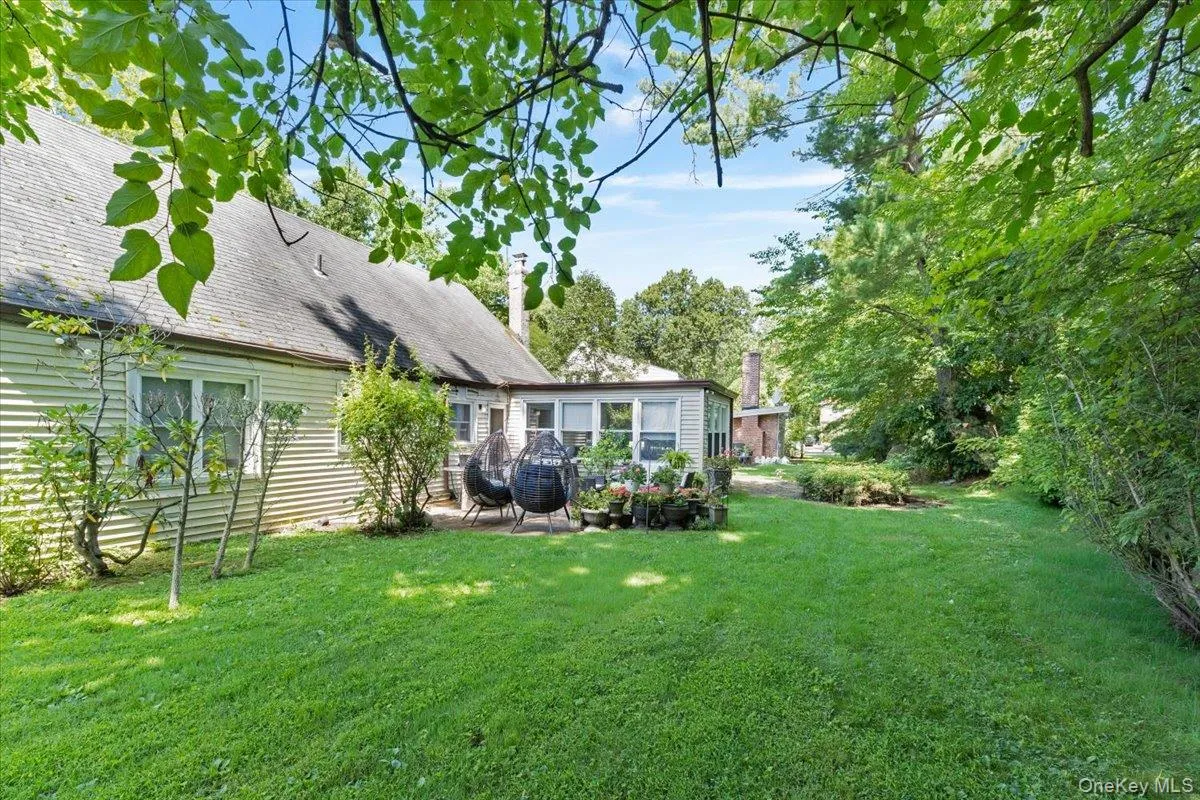 25 Bentley Road, North Hempstead, NY, 5 Bedrooms Bedrooms, 9 Rooms Rooms,2 BathroomsBathrooms,Residential,For Rent,Bentley,0,1040773 25 Bentley Road, North Hempstead, NY, 5 Bedrooms Bedrooms, 9 Rooms Rooms,2 BathroomsBathrooms,Residential,For Rent,Bentley,0,1040773