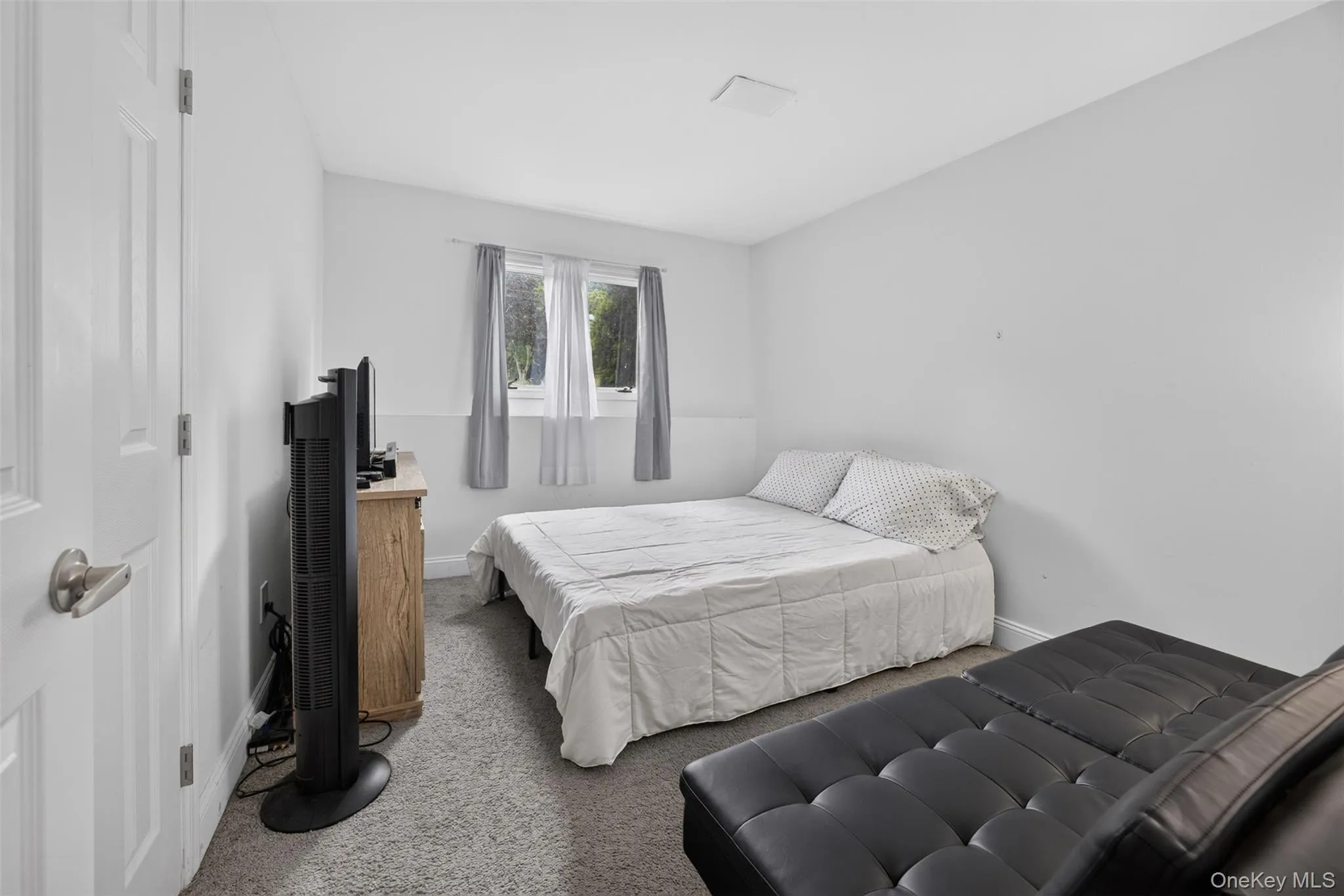 32 Surrey Road, Chester Town, NY, 4 Bedrooms Bedrooms, 8 Rooms Rooms,1 BathroomBathrooms,Residential,For Rent,Surrey,0,1040785 32 Surrey Road, Chester Town, NY, 4 Bedrooms Bedrooms, 8 Rooms Rooms,1 BathroomBathrooms,Residential,For Rent,Surrey,0,1040785