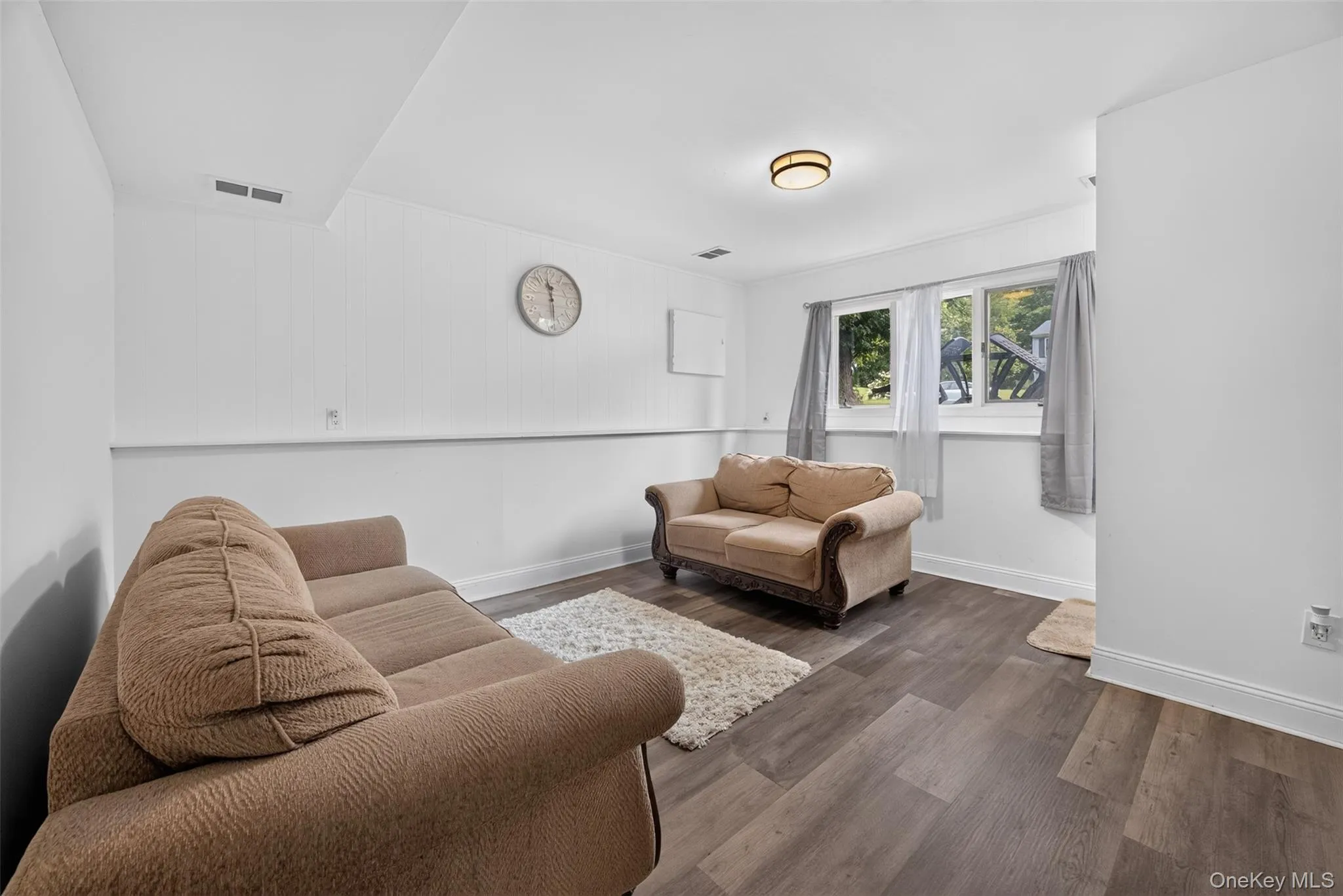 32 Surrey Road, Chester Town, NY, 4 Bedrooms Bedrooms, 8 Rooms Rooms,1 BathroomBathrooms,Residential,For Rent,Surrey,0,1040785 32 Surrey Road, Chester Town, NY, 4 Bedrooms Bedrooms, 8 Rooms Rooms,1 BathroomBathrooms,Residential,For Rent,Surrey,0,1040785