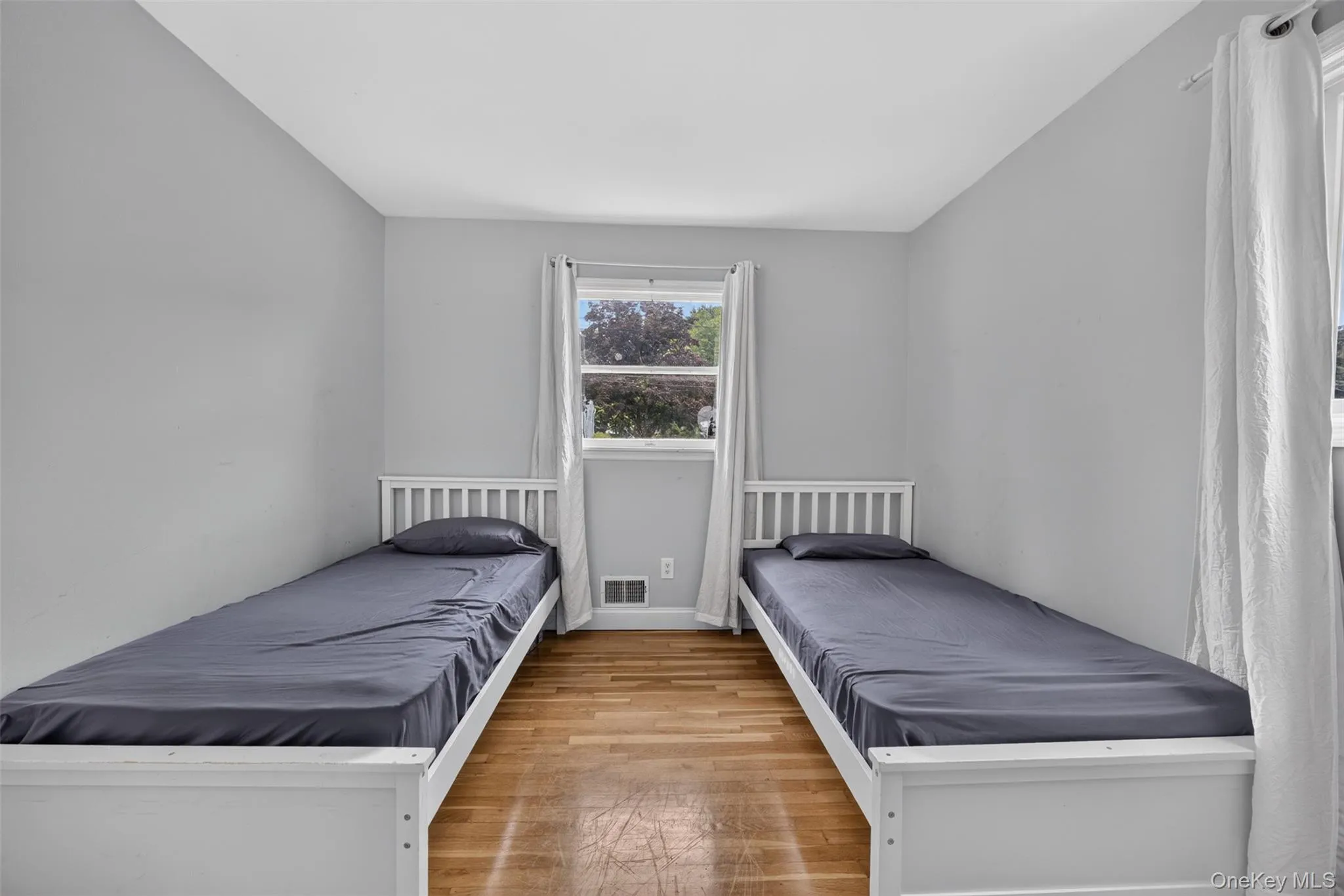 32 Surrey Road, Chester Town, NY, 4 Bedrooms Bedrooms, 8 Rooms Rooms,1 BathroomBathrooms,Residential,For Rent,Surrey,0,1040785 32 Surrey Road, Chester Town, NY, 4 Bedrooms Bedrooms, 8 Rooms Rooms,1 BathroomBathrooms,Residential,For Rent,Surrey,0,1040785