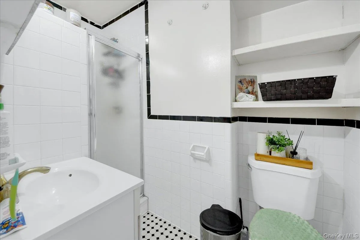 308 234th Street, New York, NY, 3 Bedrooms Bedrooms, 8 Rooms Rooms,3 BathroomsBathrooms,Residential,For Rent,234th,0,1040786 308 234th Street, New York, NY, 3 Bedrooms Bedrooms, 8 Rooms Rooms,3 BathroomsBathrooms,Residential,For Rent,234th,0,1040786