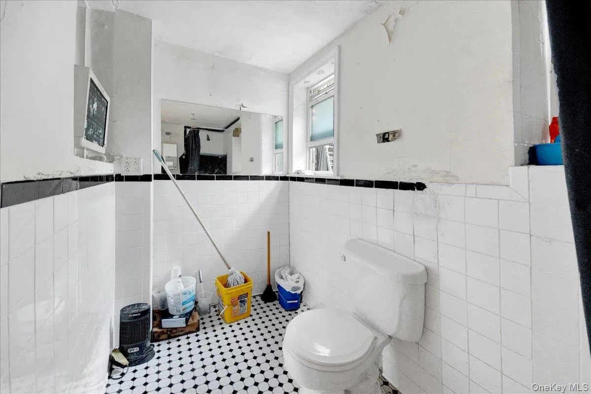 308 234th Street, New York, NY, 3 Bedrooms Bedrooms, 8 Rooms Rooms,3 BathroomsBathrooms,Residential,For Rent,234th,0,1040786 308 234th Street, New York, NY, 3 Bedrooms Bedrooms, 8 Rooms Rooms,3 BathroomsBathrooms,Residential,For Rent,234th,0,1040786