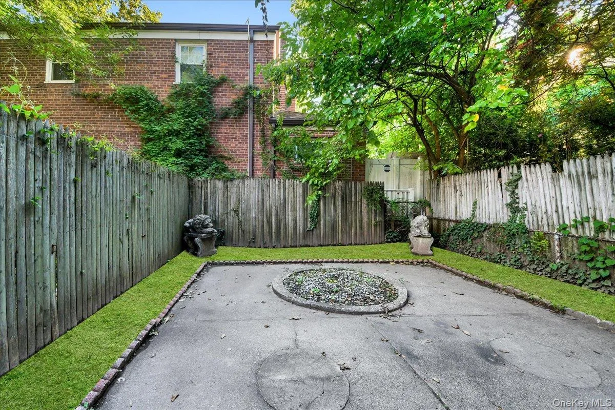 308 234th Street, New York, NY, 3 Bedrooms Bedrooms, 8 Rooms Rooms,3 BathroomsBathrooms,Residential,For Rent,234th,0,1040786 308 234th Street, New York, NY, 3 Bedrooms Bedrooms, 8 Rooms Rooms,3 BathroomsBathrooms,Residential,For Rent,234th,0,1040786