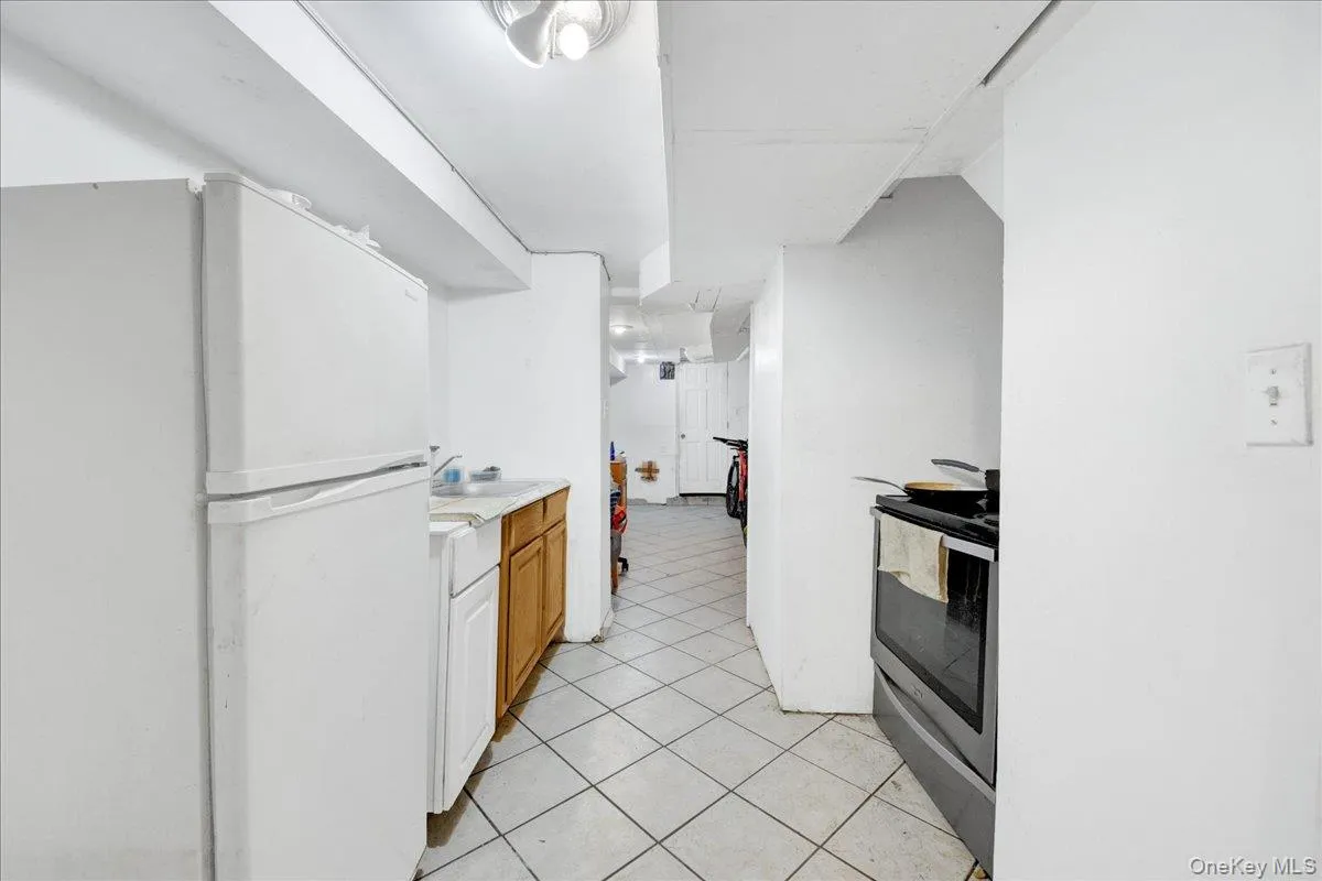308 234th Street, New York, NY, 3 Bedrooms Bedrooms, 8 Rooms Rooms,3 BathroomsBathrooms,Residential,For Rent,234th,0,1040786 308 234th Street, New York, NY, 3 Bedrooms Bedrooms, 8 Rooms Rooms,3 BathroomsBathrooms,Residential,For Rent,234th,0,1040786