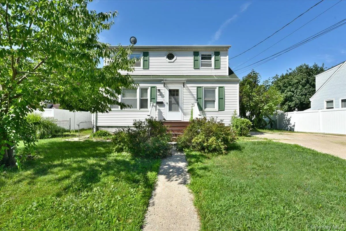 265 Delaware Avenue, Babylon, NY, 4 Bedrooms Bedrooms, 9 Rooms Rooms,2 BathroomsBathrooms,Residential,For Rent,Delaware,0,1040796 265 Delaware Avenue, Babylon, NY, 4 Bedrooms Bedrooms, 9 Rooms Rooms,2 BathroomsBathrooms,Residential,For Rent,Delaware,0,1040796