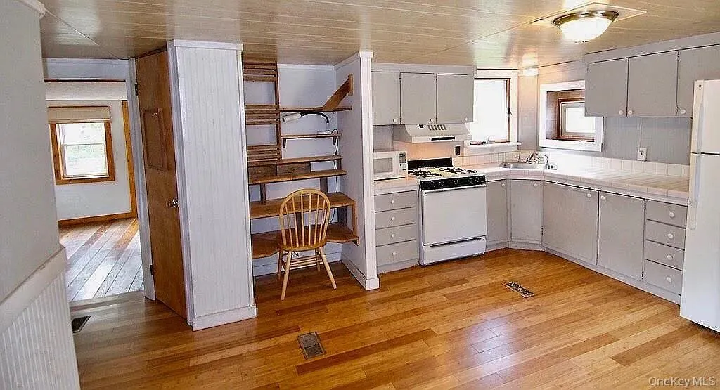 6201 State Route 42, Fallsburg, NY, 3 Bedrooms Bedrooms, 8 Rooms Rooms,3 BathroomsBathrooms,Residential,For Rent,State Route 42,0,1040808 6201 State Route 42, Fallsburg, NY, 3 Bedrooms Bedrooms, 8 Rooms Rooms,3 BathroomsBathrooms,Residential,For Rent,State Route 42,0,1040808