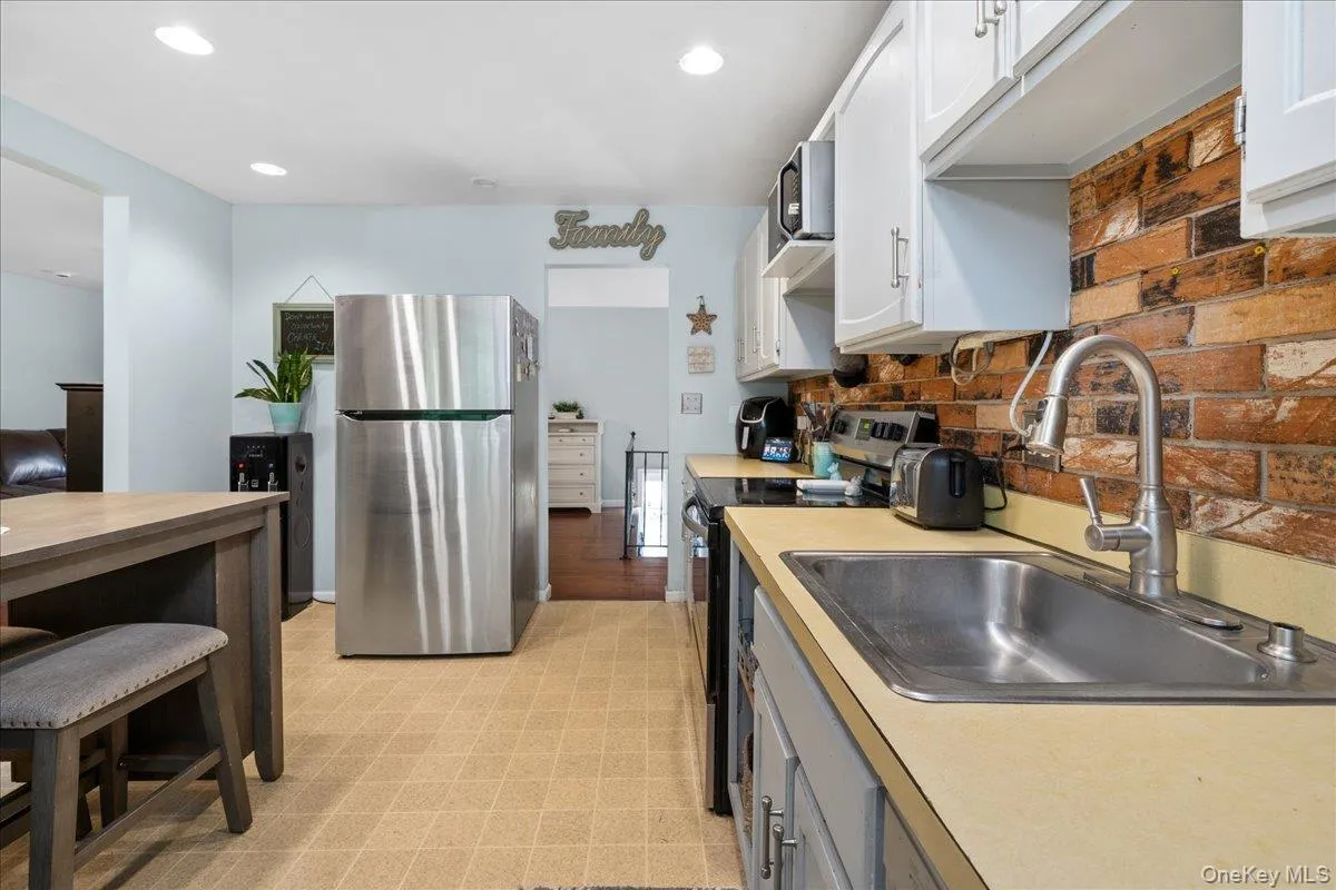 30 Laura Road, Monroe, NY, 3 Bedrooms Bedrooms, 8 Rooms Rooms,3 BathroomsBathrooms,Residential,For Rent,Laura,0,1040813 30 Laura Road, Monroe, NY, 3 Bedrooms Bedrooms, 8 Rooms Rooms,3 BathroomsBathrooms,Residential,For Rent,Laura,0,1040813