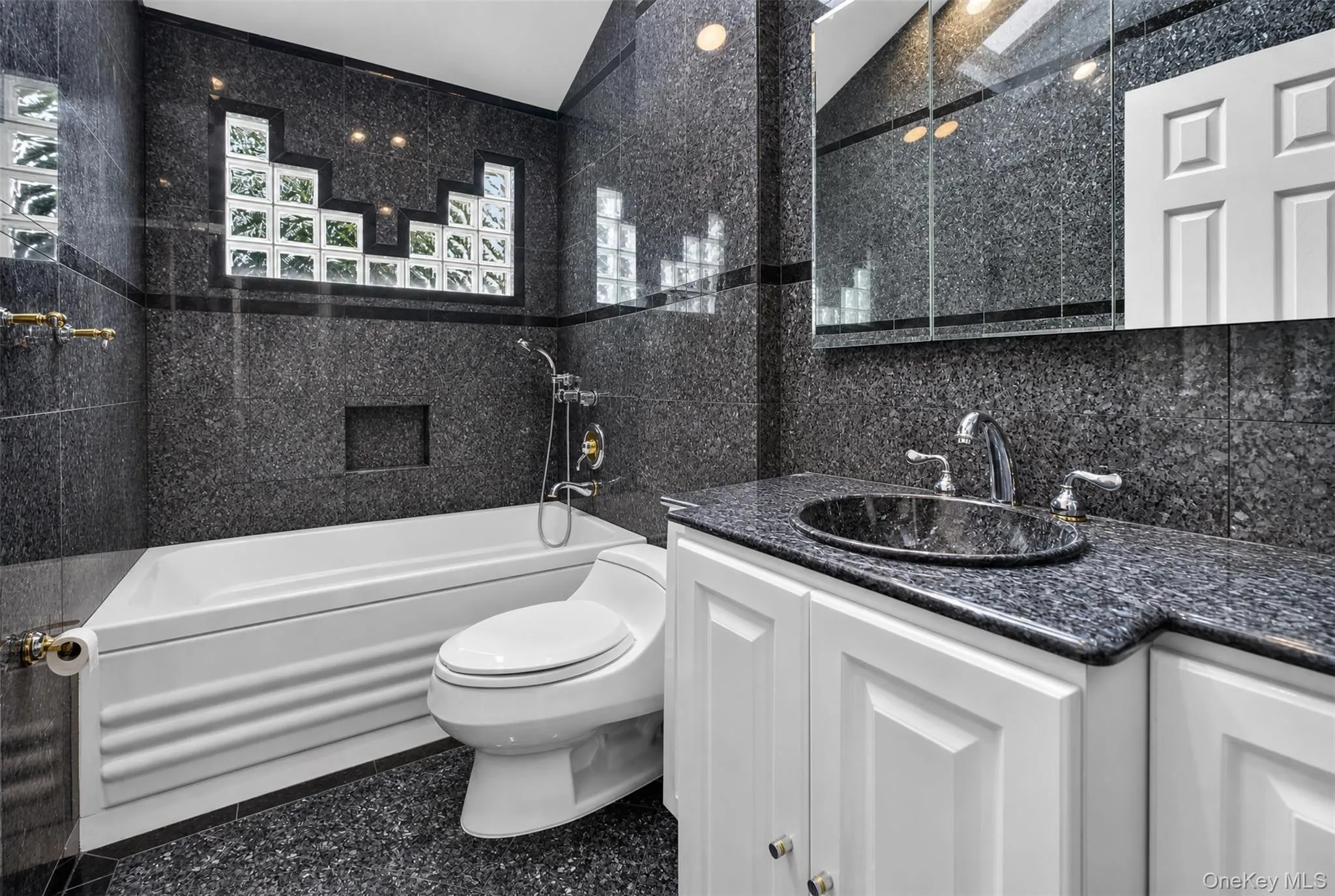 68 Briarwood Lane, Oyster Bay, NY, 3 Bedrooms Bedrooms, 6 Rooms Rooms,2 BathroomsBathrooms,Residential,For Rent,Briarwood,0,1040816 68 Briarwood Lane, Oyster Bay, NY, 3 Bedrooms Bedrooms, 6 Rooms Rooms,2 BathroomsBathrooms,Residential,For Rent,Briarwood,0,1040816