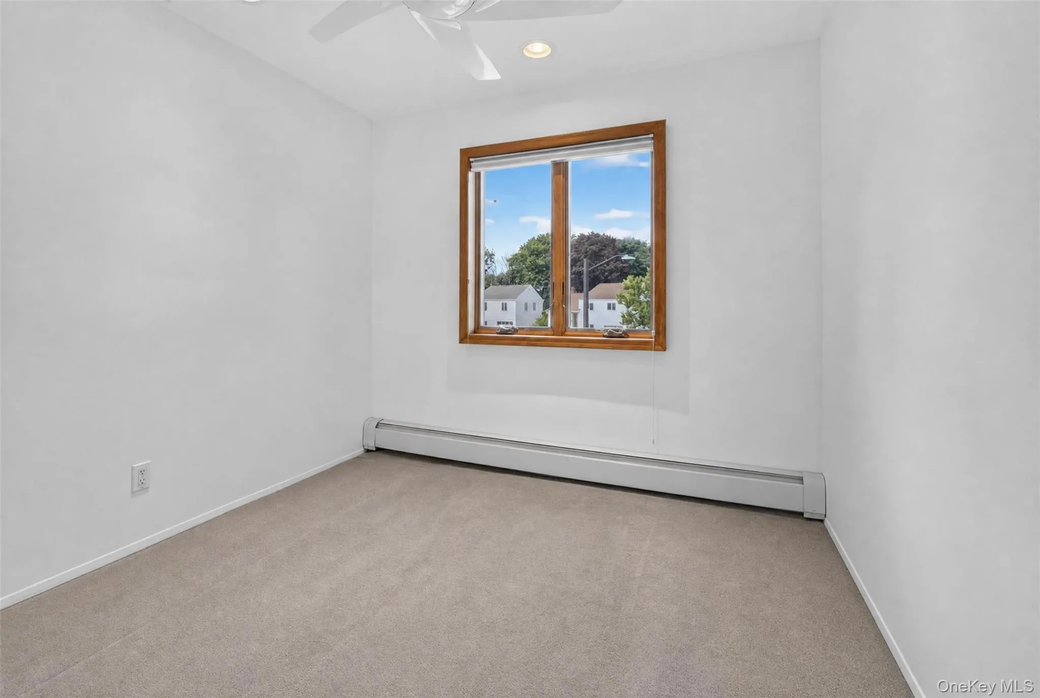 68 Briarwood Lane, Oyster Bay, NY, 3 Bedrooms Bedrooms, 6 Rooms Rooms,2 BathroomsBathrooms,Residential,For Rent,Briarwood,0,1040816 68 Briarwood Lane, Oyster Bay, NY, 3 Bedrooms Bedrooms, 6 Rooms Rooms,2 BathroomsBathrooms,Residential,For Rent,Briarwood,0,1040816