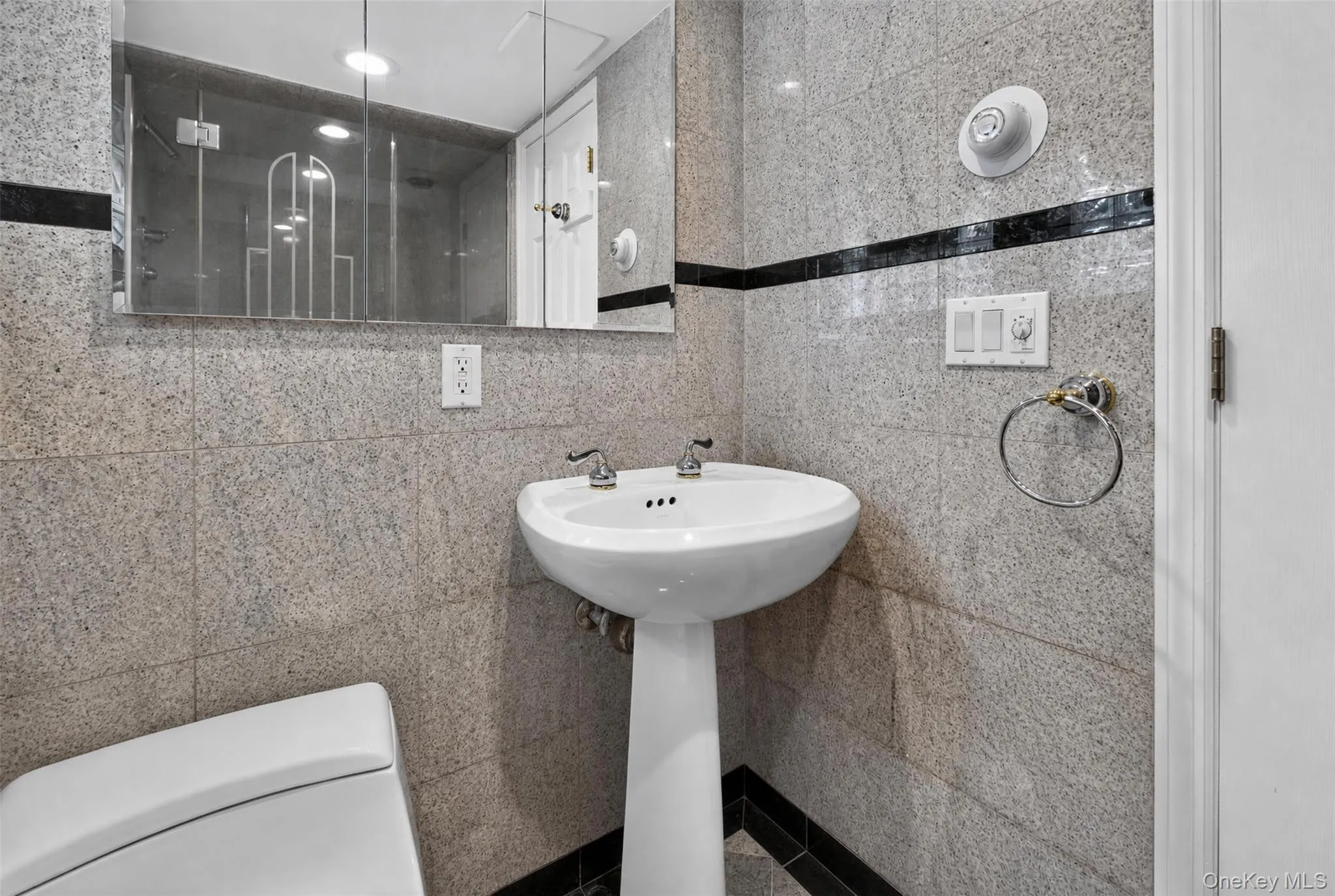 68 Briarwood Lane, Oyster Bay, NY, 3 Bedrooms Bedrooms, 6 Rooms Rooms,2 BathroomsBathrooms,Residential,For Rent,Briarwood,0,1040816 68 Briarwood Lane, Oyster Bay, NY, 3 Bedrooms Bedrooms, 6 Rooms Rooms,2 BathroomsBathrooms,Residential,For Rent,Briarwood,0,1040816