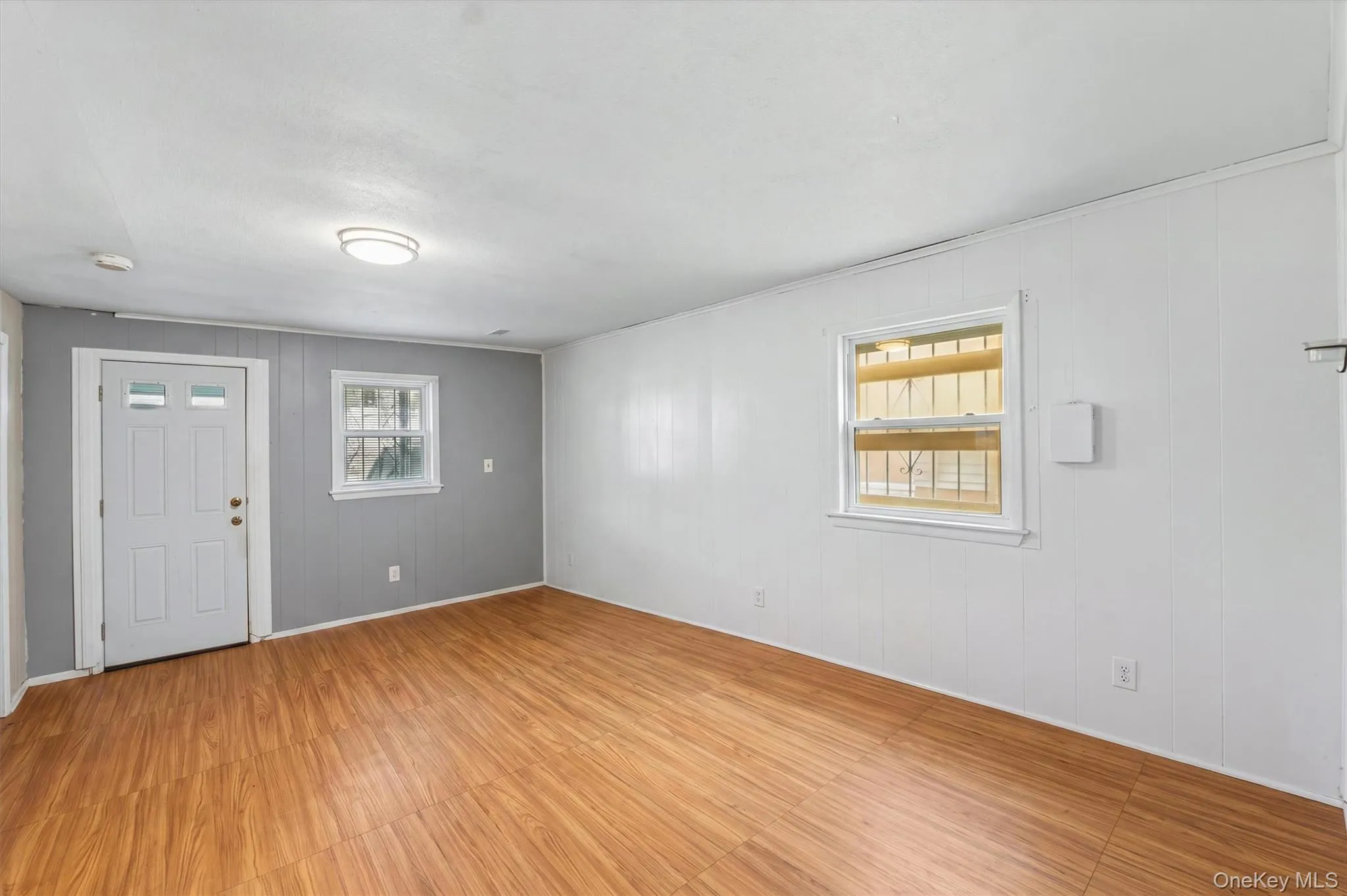 Ground Level - Walk-in Ground Level - Walk-in