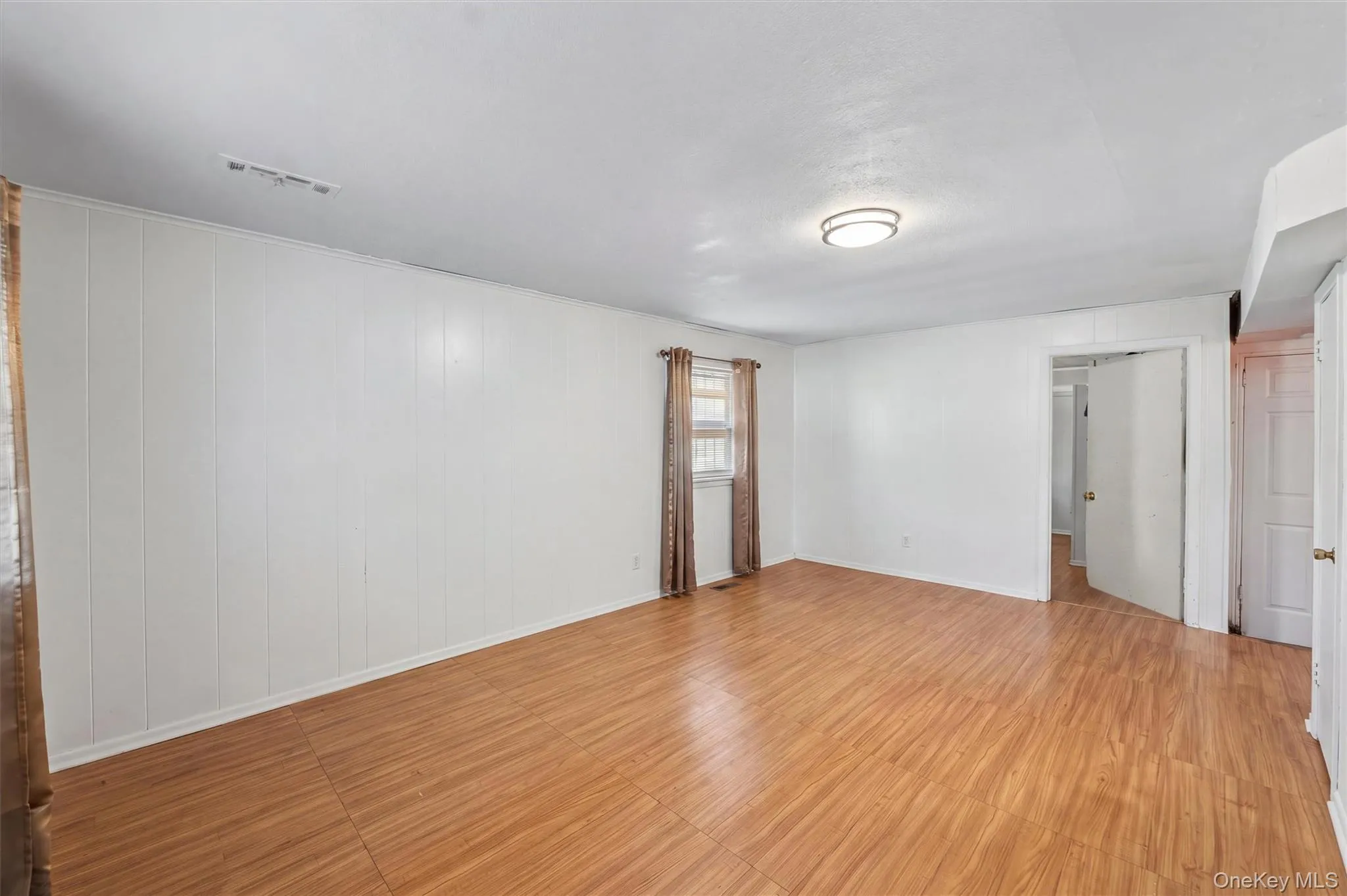Ground Level - Walk-in Ground Level - Walk-in