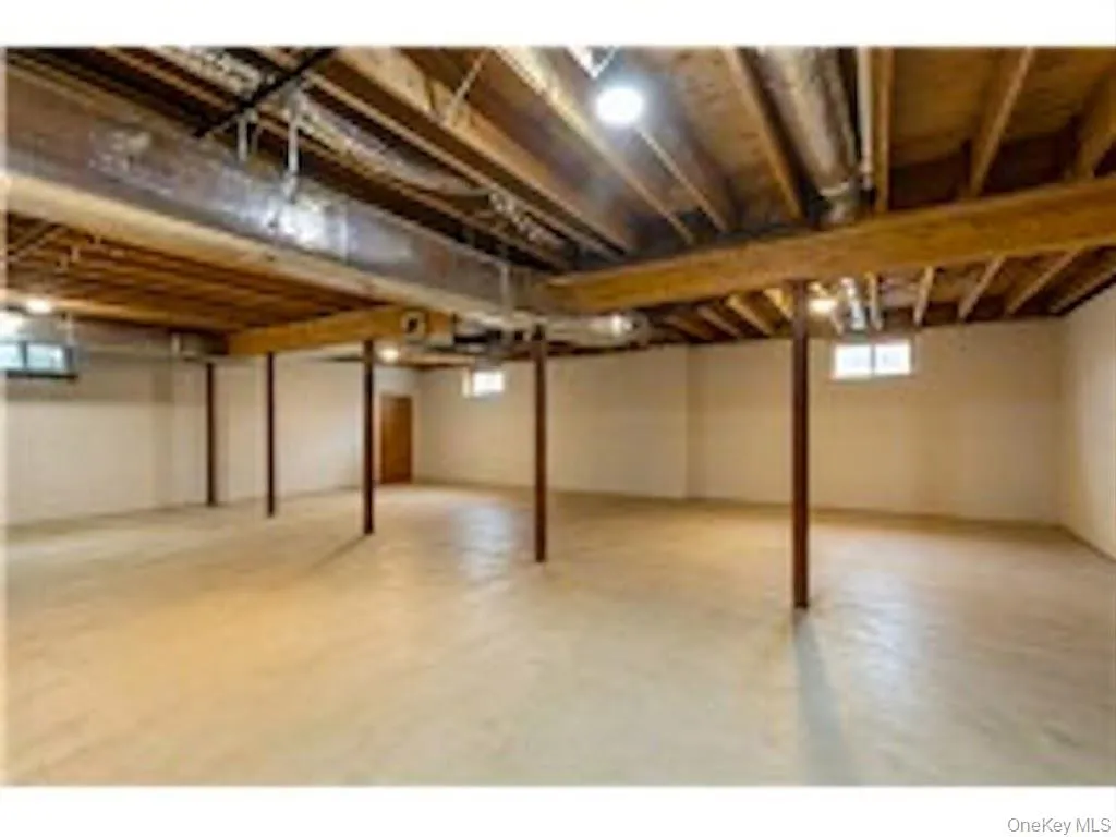Expansive unfinished basement Expansive unfinished basement