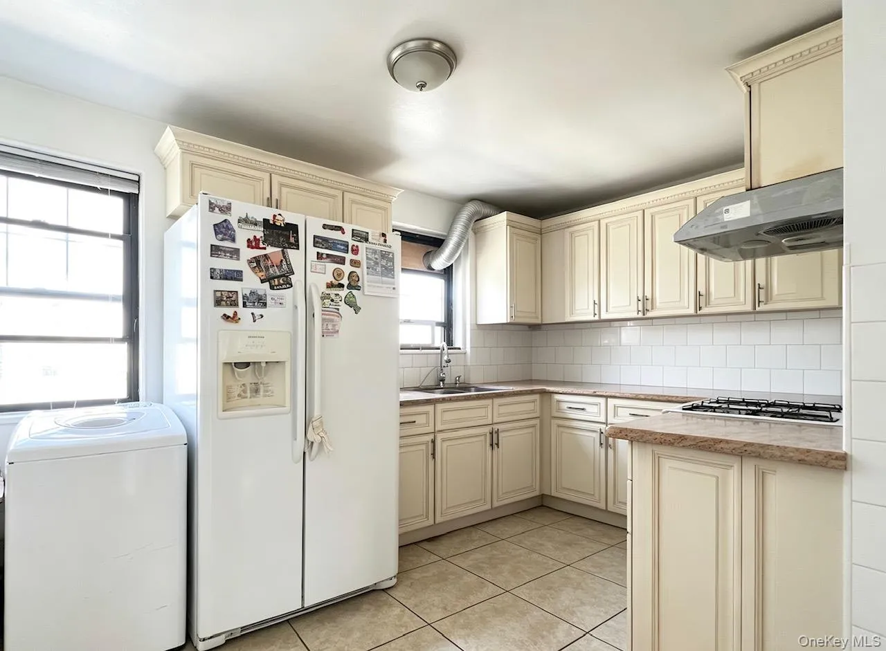 136-33 68th Drive, New York, NY, 2 Bedrooms Bedrooms, 5 Rooms Rooms,1 BathroomBathrooms,Residential,For Rent,68th Drive,0,1040837 136-33 68th Drive, New York, NY, 2 Bedrooms Bedrooms, 5 Rooms Rooms,1 BathroomBathrooms,Residential,For Rent,68th Drive,0,1040837