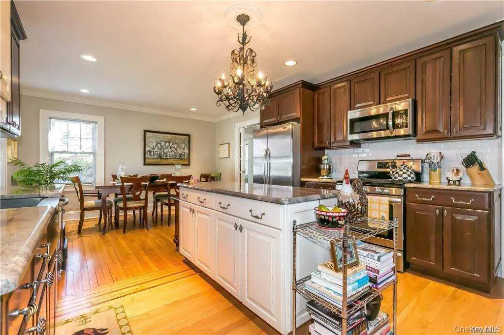 16 Union Avenue, Oyster Bay, NY, 3 Bedrooms Bedrooms, 6 Rooms Rooms,2 BathroomsBathrooms,Residential Lease,For Rent,Union,0,1040865 16 Union Avenue, Oyster Bay, NY, 3 Bedrooms Bedrooms, 6 Rooms Rooms,2 BathroomsBathrooms,Residential Lease,For Rent,Union,0,1040865