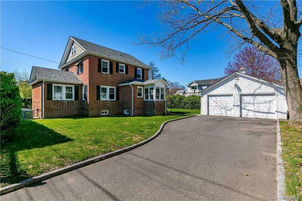 16 Union Avenue, Oyster Bay, NY, 3 Bedrooms Bedrooms, 6 Rooms Rooms,2 BathroomsBathrooms,Residential Lease,For Rent,Union,0,1040865 16 Union Avenue, Oyster Bay, NY, 3 Bedrooms Bedrooms, 6 Rooms Rooms,2 BathroomsBathrooms,Residential Lease,For Rent,Union,0,1040865