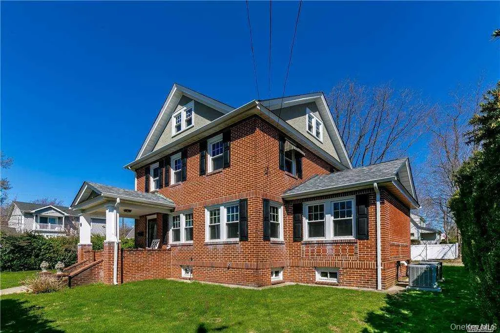 16 Union Avenue, Oyster Bay, NY, 3 Bedrooms Bedrooms, 6 Rooms Rooms,2 BathroomsBathrooms,Residential Lease,For Rent,Union,0,1040865 16 Union Avenue, Oyster Bay, NY, 3 Bedrooms Bedrooms, 6 Rooms Rooms,2 BathroomsBathrooms,Residential Lease,For Rent,Union,0,1040865