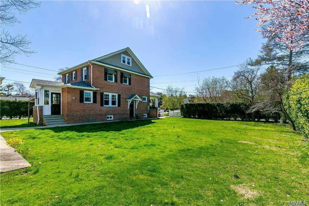 16 Union Avenue, Oyster Bay, NY, 3 Bedrooms Bedrooms, 6 Rooms Rooms,2 BathroomsBathrooms,Residential Lease,For Rent,Union,0,1040865 16 Union Avenue, Oyster Bay, NY, 3 Bedrooms Bedrooms, 6 Rooms Rooms,2 BathroomsBathrooms,Residential Lease,For Rent,Union,0,1040865