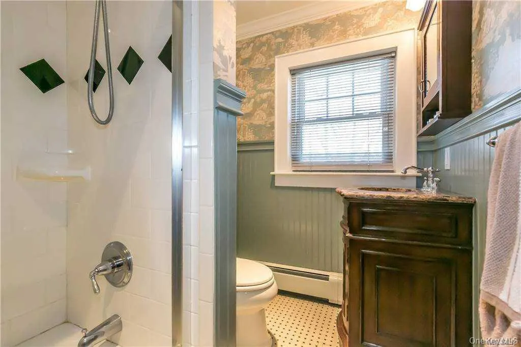 16 Union Avenue, Oyster Bay, NY, 3 Bedrooms Bedrooms, 6 Rooms Rooms,2 BathroomsBathrooms,Residential Lease,For Rent,Union,0,1040865 16 Union Avenue, Oyster Bay, NY, 3 Bedrooms Bedrooms, 6 Rooms Rooms,2 BathroomsBathrooms,Residential Lease,For Rent,Union,0,1040865