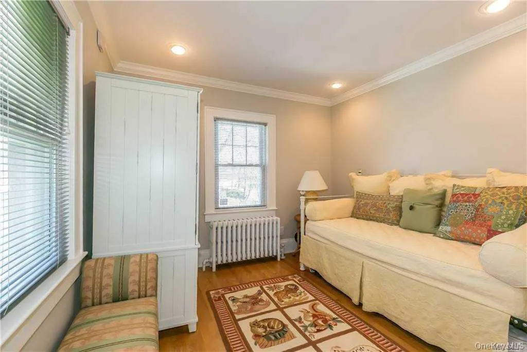 16 Union Avenue, Oyster Bay, NY, 3 Bedrooms Bedrooms, 6 Rooms Rooms,2 BathroomsBathrooms,Residential Lease,For Rent,Union,0,1040865 16 Union Avenue, Oyster Bay, NY, 3 Bedrooms Bedrooms, 6 Rooms Rooms,2 BathroomsBathrooms,Residential Lease,For Rent,Union,0,1040865