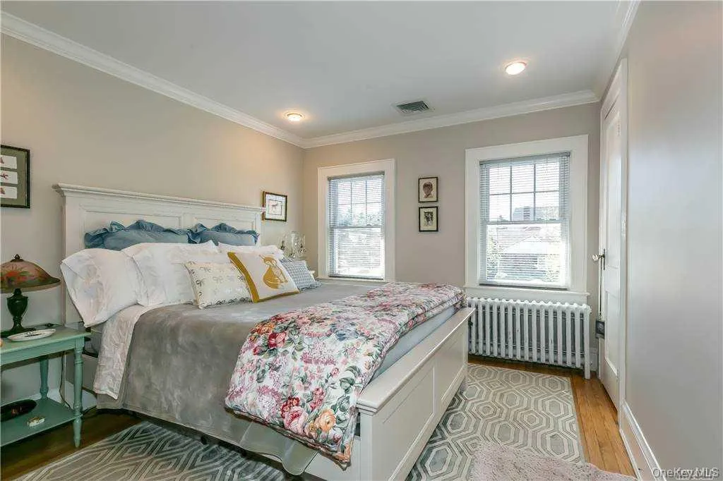 16 Union Avenue, Oyster Bay, NY, 3 Bedrooms Bedrooms, 6 Rooms Rooms,2 BathroomsBathrooms,Residential Lease,For Rent,Union,0,1040865 16 Union Avenue, Oyster Bay, NY, 3 Bedrooms Bedrooms, 6 Rooms Rooms,2 BathroomsBathrooms,Residential Lease,For Rent,Union,0,1040865