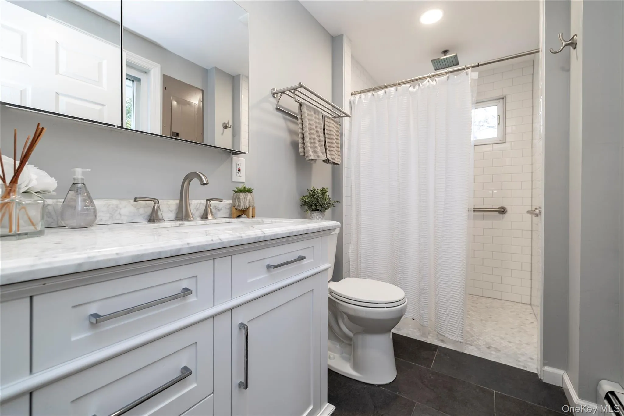Full Bath with Shower on Main Level Full Bath with Shower on Main Level