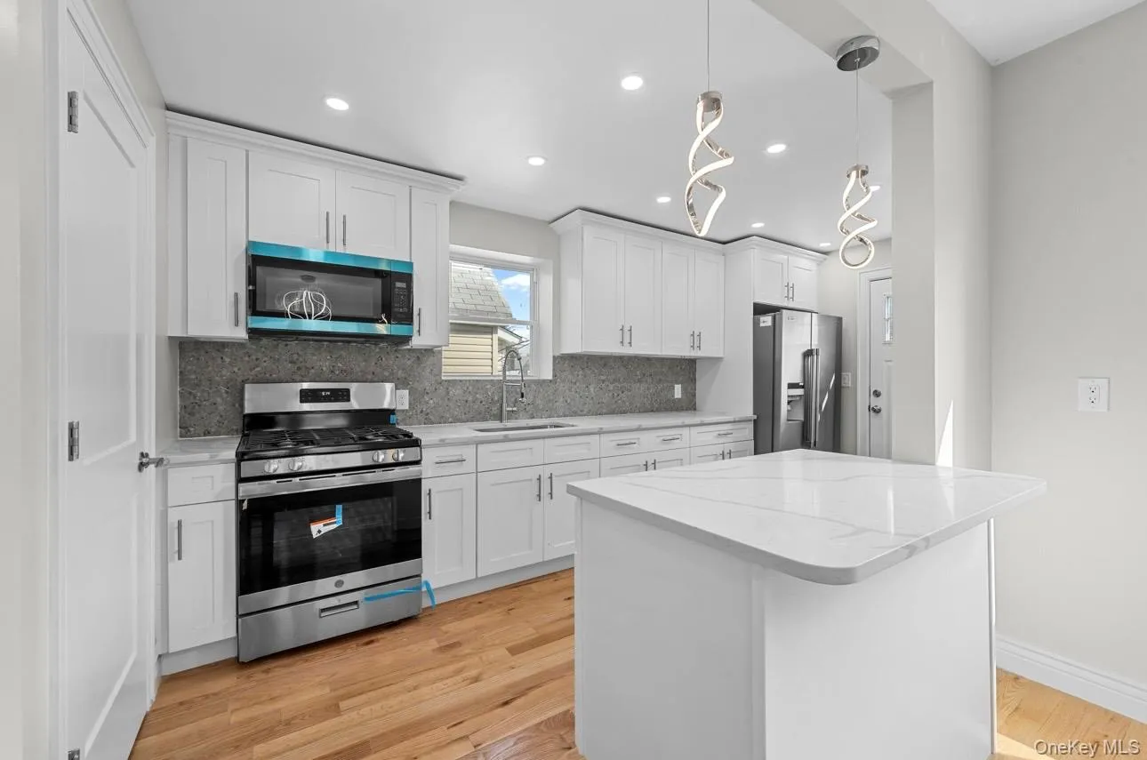 21432 112th Road, New York, NY, 4 Bedrooms Bedrooms, 5 Rooms Rooms,2 BathroomsBathrooms,Residential,For Rent,112th,0,1040876 21432 112th Road, New York, NY, 4 Bedrooms Bedrooms, 5 Rooms Rooms,2 BathroomsBathrooms,Residential,For Rent,112th,0,1040876