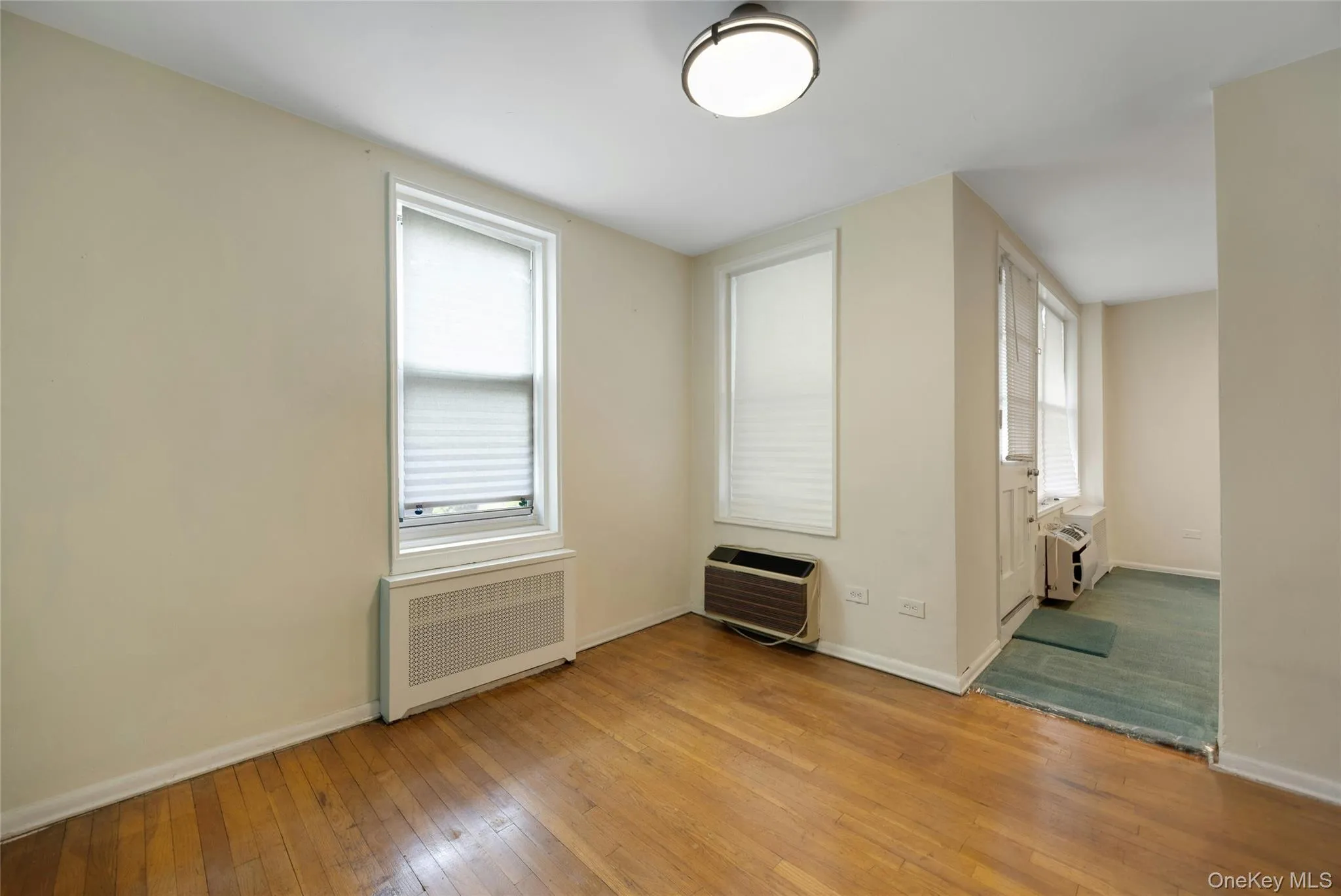 SPARE BEDROOM/DEN/OR OFFICE SPARE BEDROOM/DEN/OR OFFICE