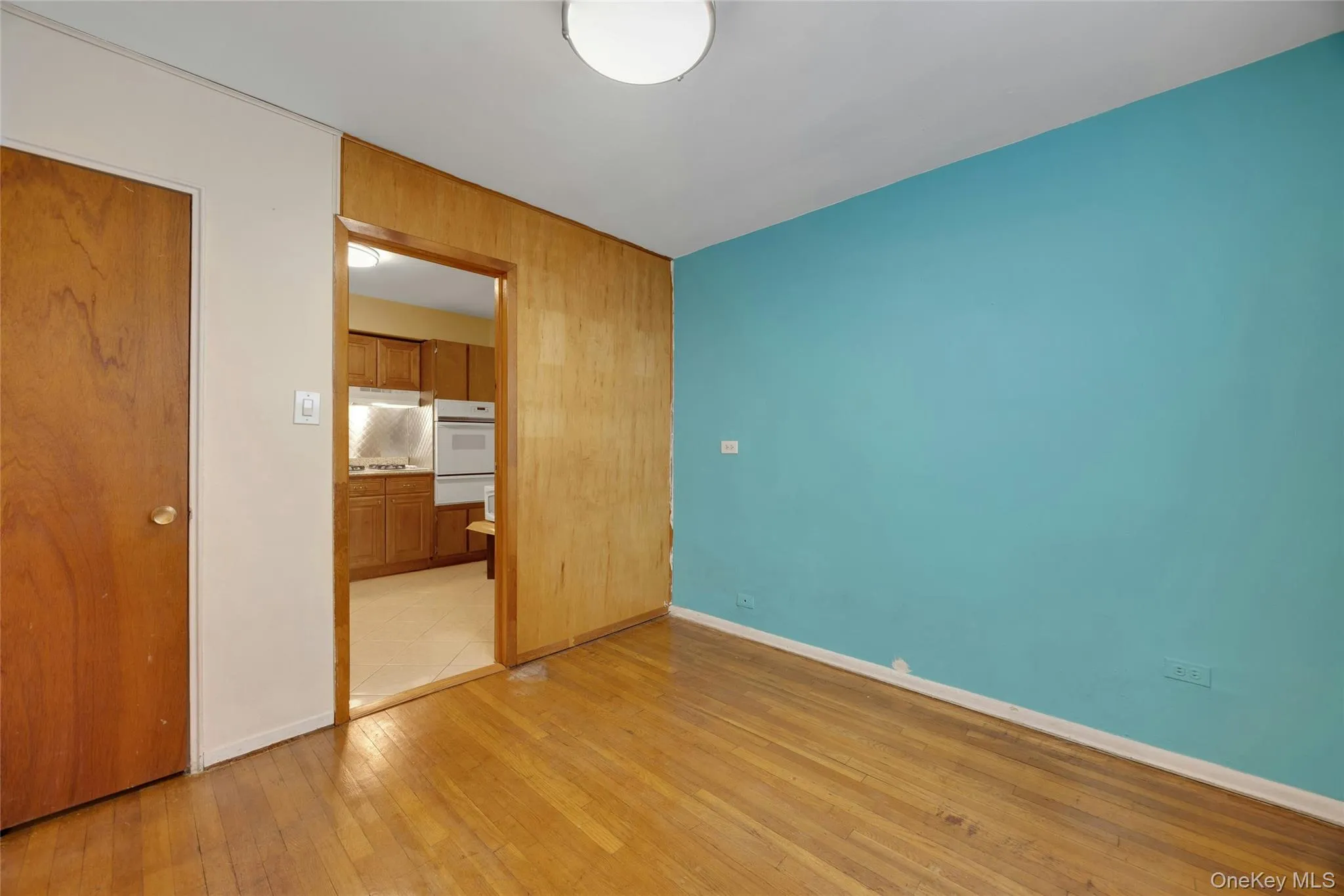 SPARE BEDROOM/DEN/OR OFFICE SPARE BEDROOM/DEN/OR OFFICE