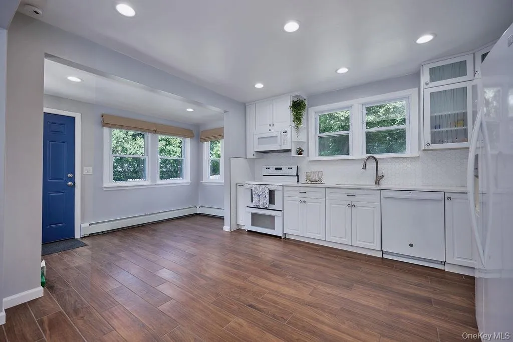90 Walnut Road, Cortlandt, NY, 4 Bedrooms Bedrooms, 6 Rooms Rooms,2 BathroomsBathrooms,Residential,For Rent,Walnut,0,1040911 90 Walnut Road, Cortlandt, NY, 4 Bedrooms Bedrooms, 6 Rooms Rooms,2 BathroomsBathrooms,Residential,For Rent,Walnut,0,1040911