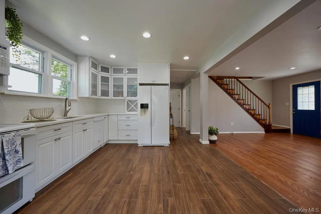 90 Walnut Road, Cortlandt, NY, 4 Bedrooms Bedrooms, 6 Rooms Rooms,2 BathroomsBathrooms,Residential,For Rent,Walnut,0,1040911 90 Walnut Road, Cortlandt, NY, 4 Bedrooms Bedrooms, 6 Rooms Rooms,2 BathroomsBathrooms,Residential,For Rent,Walnut,0,1040911