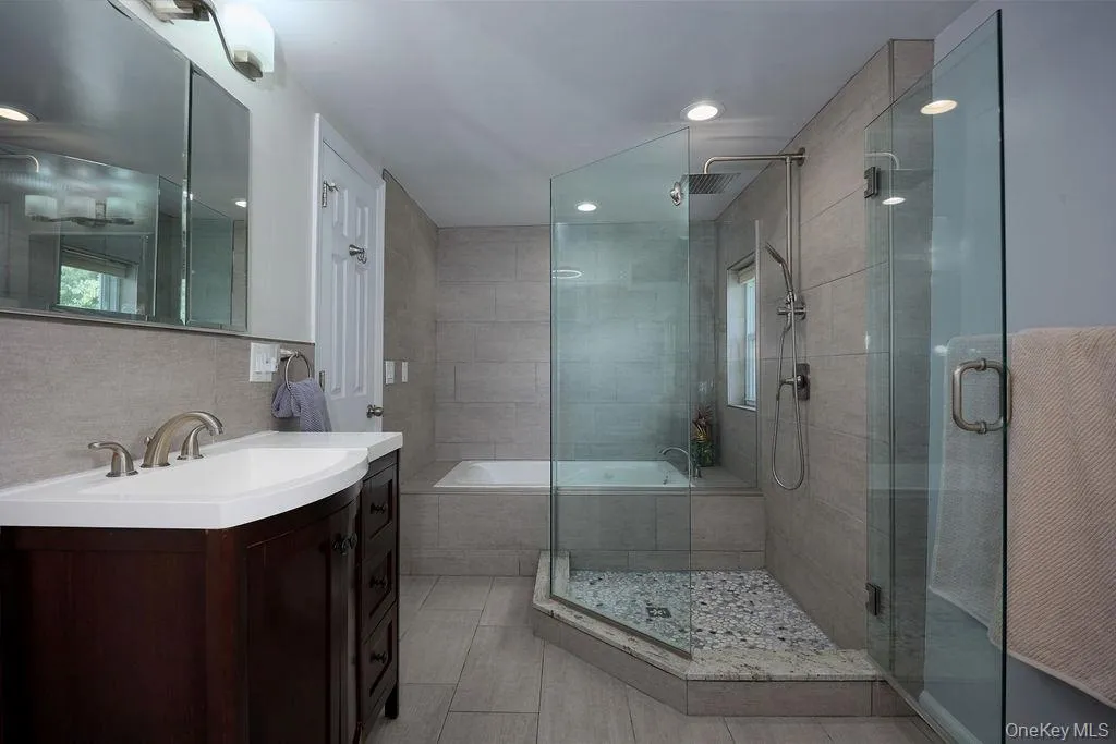 2nd Floor Bathroom 2nd Floor Bathroom