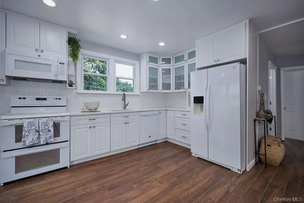 90 Walnut Road, Cortlandt, NY, 4 Bedrooms Bedrooms, 6 Rooms Rooms,2 BathroomsBathrooms,Residential,For Rent,Walnut,0,1040911 90 Walnut Road, Cortlandt, NY, 4 Bedrooms Bedrooms, 6 Rooms Rooms,2 BathroomsBathrooms,Residential,For Rent,Walnut,0,1040911