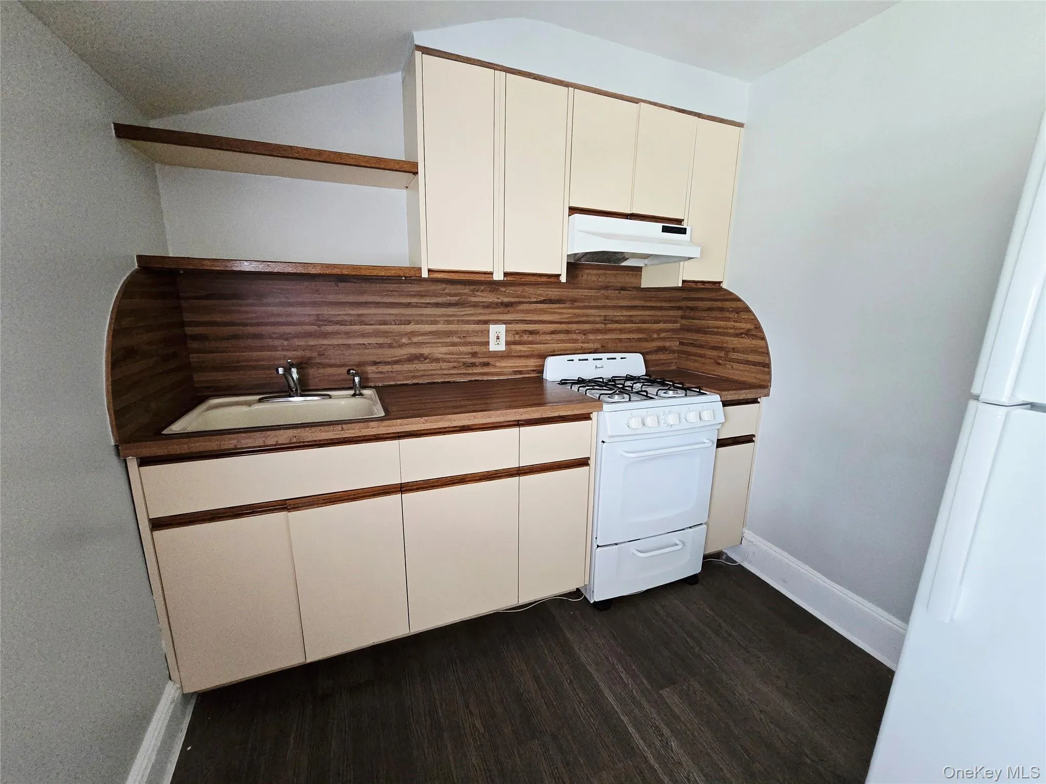 190 Bryant Avenue, North Hempstead, NY, 1 Bedroom Bedrooms, 4 Rooms Rooms,1 BathroomBathrooms,Residential Lease,For Rent,Bryant,0,1040912 190 Bryant Avenue, North Hempstead, NY, 1 Bedroom Bedrooms, 4 Rooms Rooms,1 BathroomBathrooms,Residential Lease,For Rent,Bryant,0,1040912