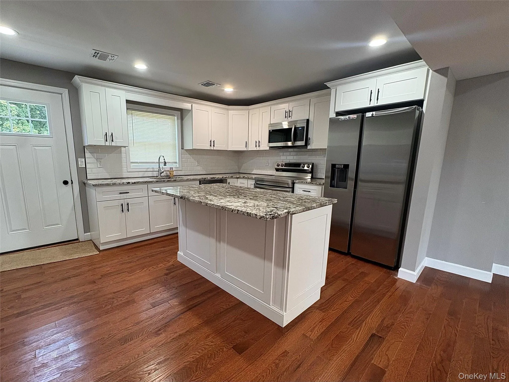 7 Lakeland Street, Islip, NY, 4 Bedrooms Bedrooms, 7 Rooms Rooms,2 BathroomsBathrooms,Residential,For Rent,Lakeland,0,1040915 7 Lakeland Street, Islip, NY, 4 Bedrooms Bedrooms, 7 Rooms Rooms,2 BathroomsBathrooms,Residential,For Rent,Lakeland,0,1040915