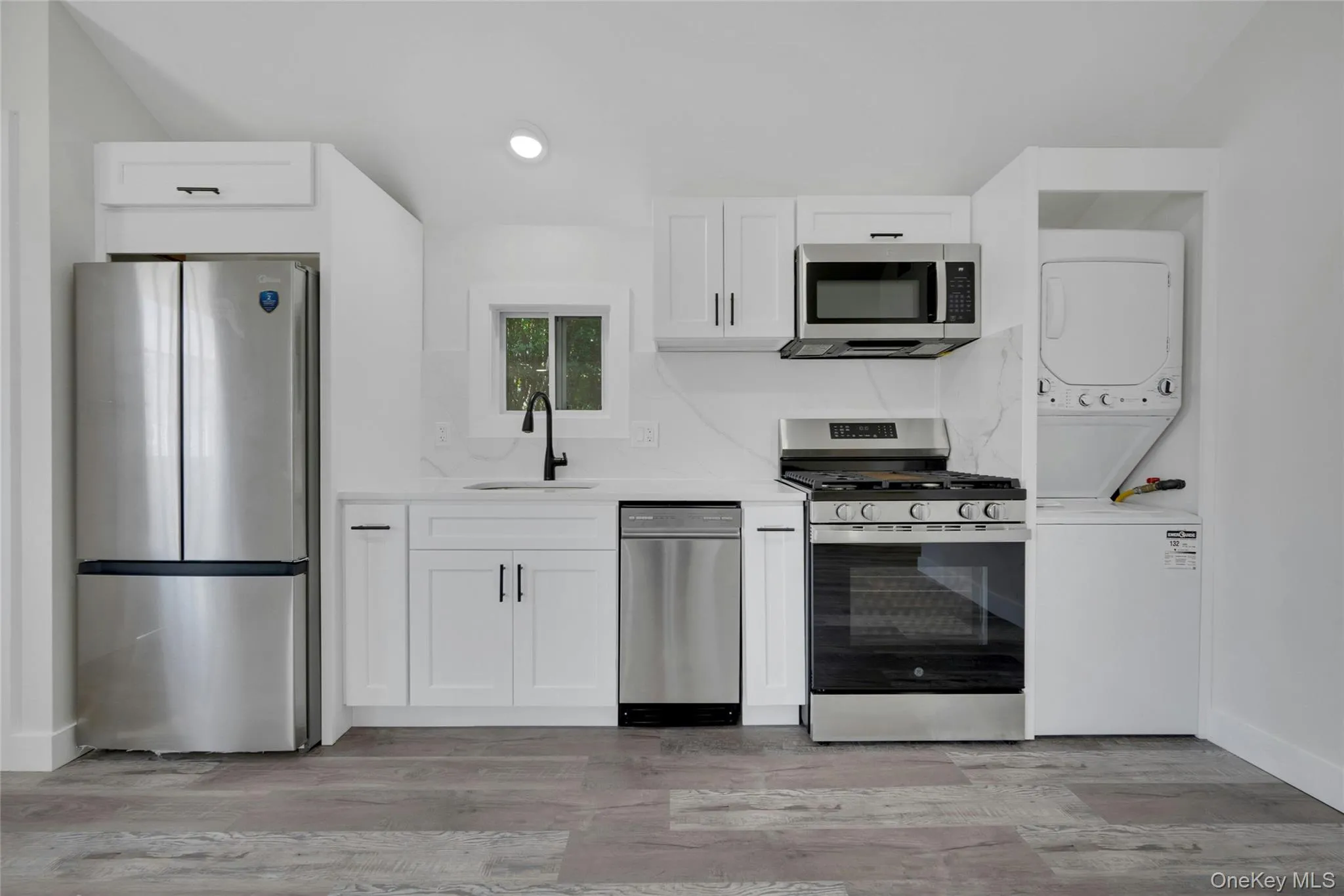 Brand new kitchen with all new stainless appliances and washer/dryer. Brand new kitchen with all new stainless appliances and washer/dryer.