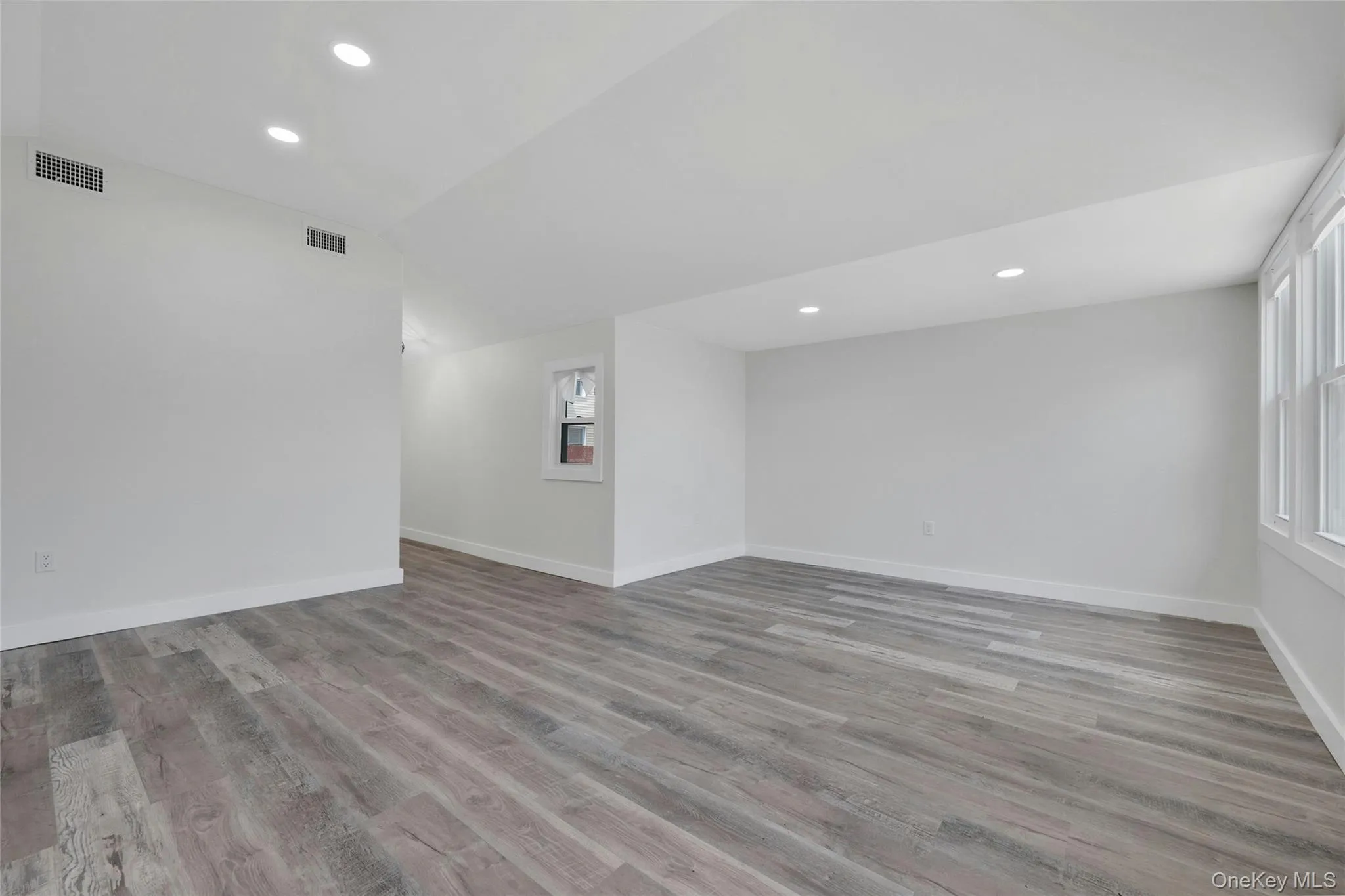 Large open floorplan Large open floorplan