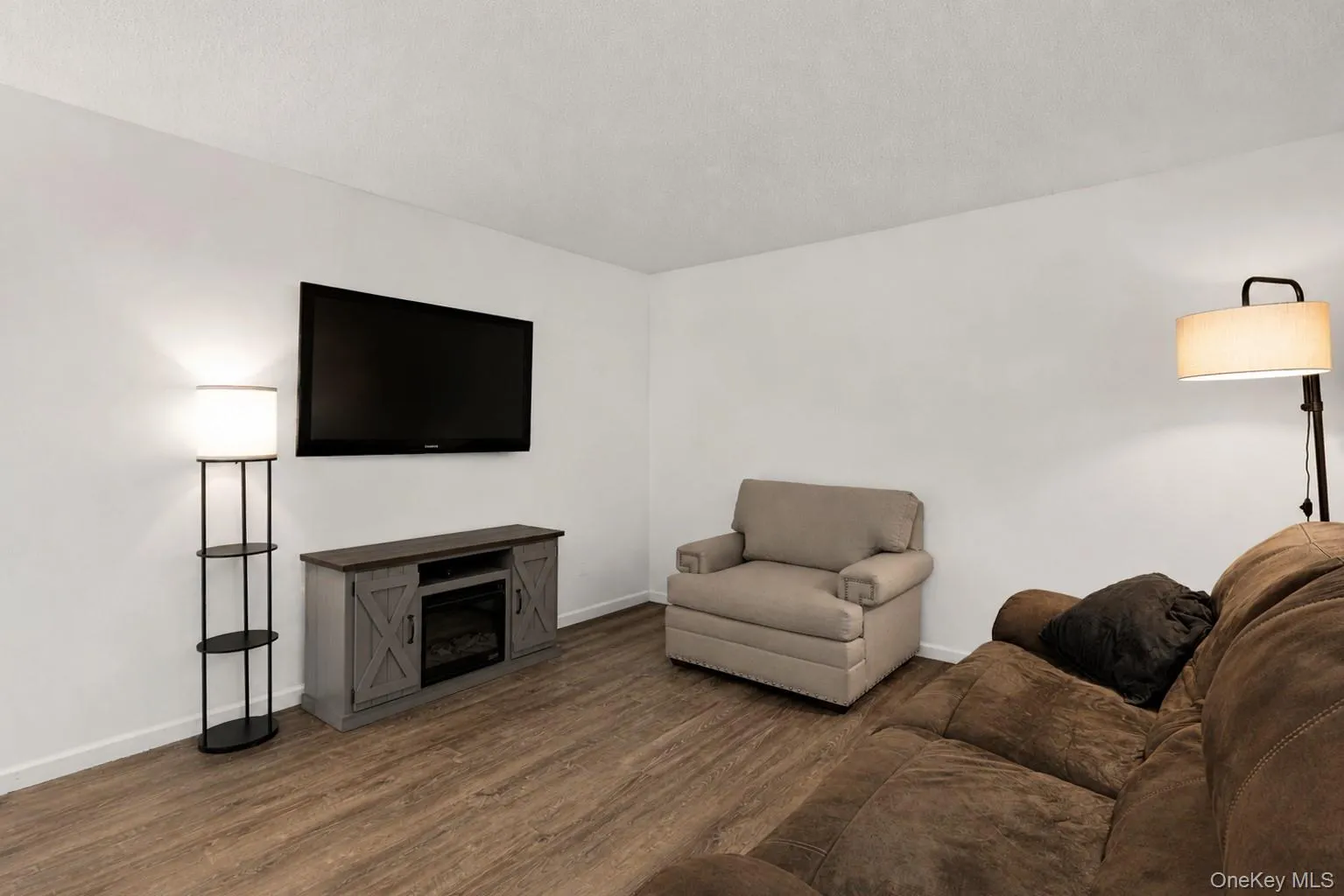 236 Springmeadow Drive, Islip, NY, 2 Bedrooms Bedrooms, 6 Rooms Rooms,1 BathroomBathrooms,Residential,For Rent,Springmeadow,0,1040917 236 Springmeadow Drive, Islip, NY, 2 Bedrooms Bedrooms, 6 Rooms Rooms,1 BathroomBathrooms,Residential,For Rent,Springmeadow,0,1040917