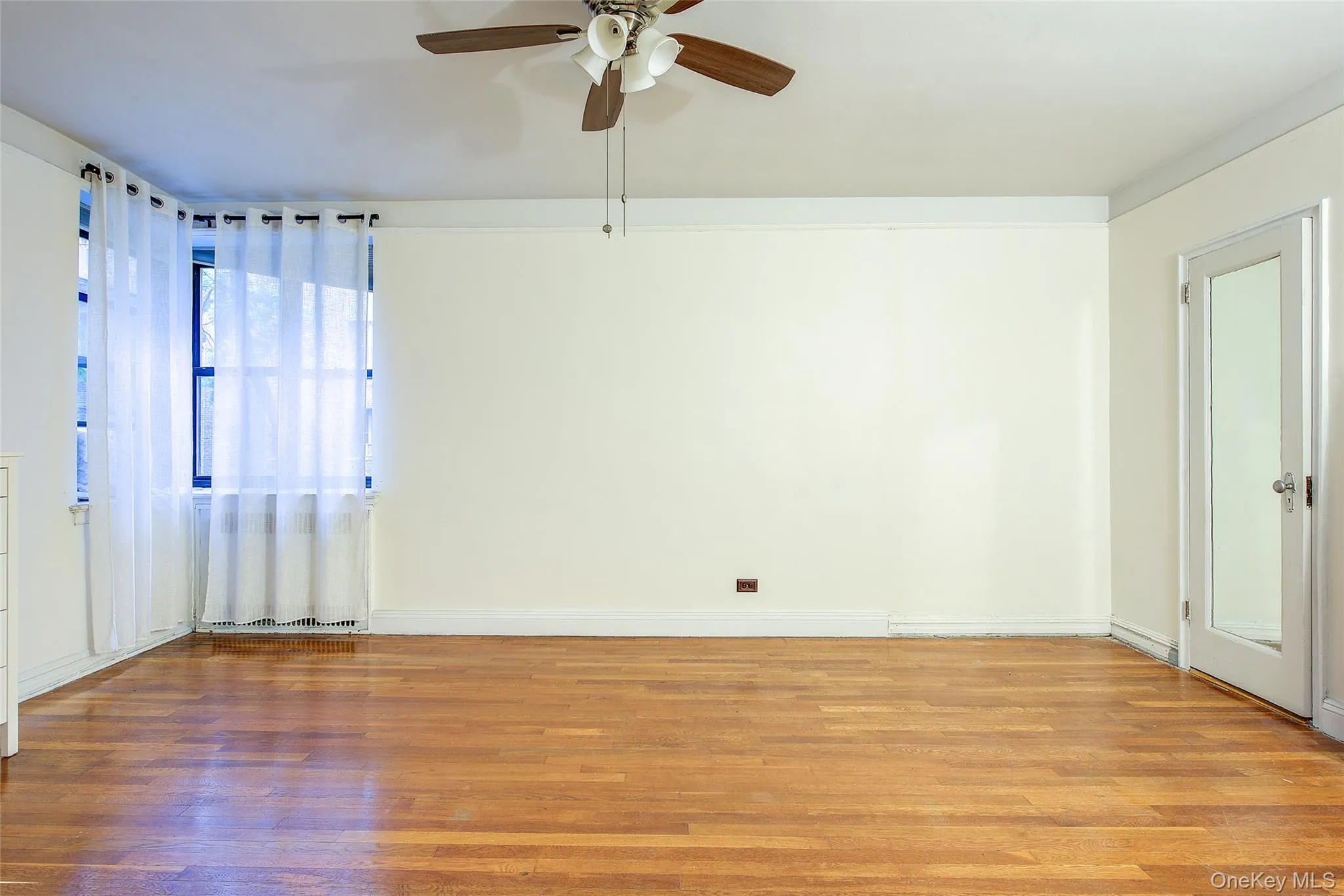 69-10 Yellowstone Boulevard, New York, NY, 1 Bedroom Bedrooms, 4 Rooms Rooms,1 BathroomBathrooms,Residential,For Rent,Yellowstone,0,1040922 69-10 Yellowstone Boulevard, New York, NY, 1 Bedroom Bedrooms, 4 Rooms Rooms,1 BathroomBathrooms,Residential,For Rent,Yellowstone,0,1040922