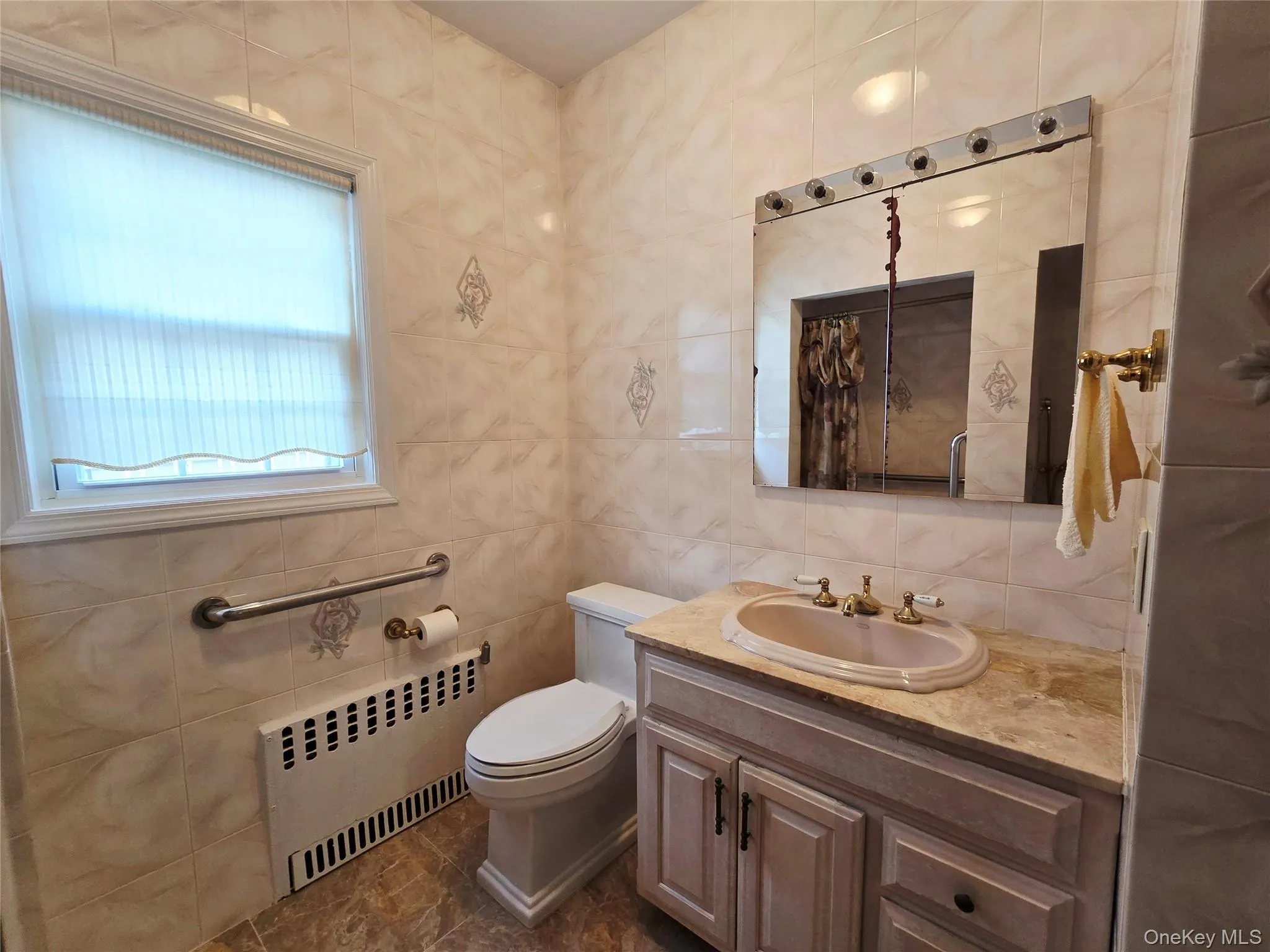 190 Bryant Avenue, North Hempstead, NY, 2 Bedrooms Bedrooms, 5 Rooms Rooms,1 BathroomBathrooms,Residential Lease,For Rent,Bryant,0,1040927 190 Bryant Avenue, North Hempstead, NY, 2 Bedrooms Bedrooms, 5 Rooms Rooms,1 BathroomBathrooms,Residential Lease,For Rent,Bryant,0,1040927